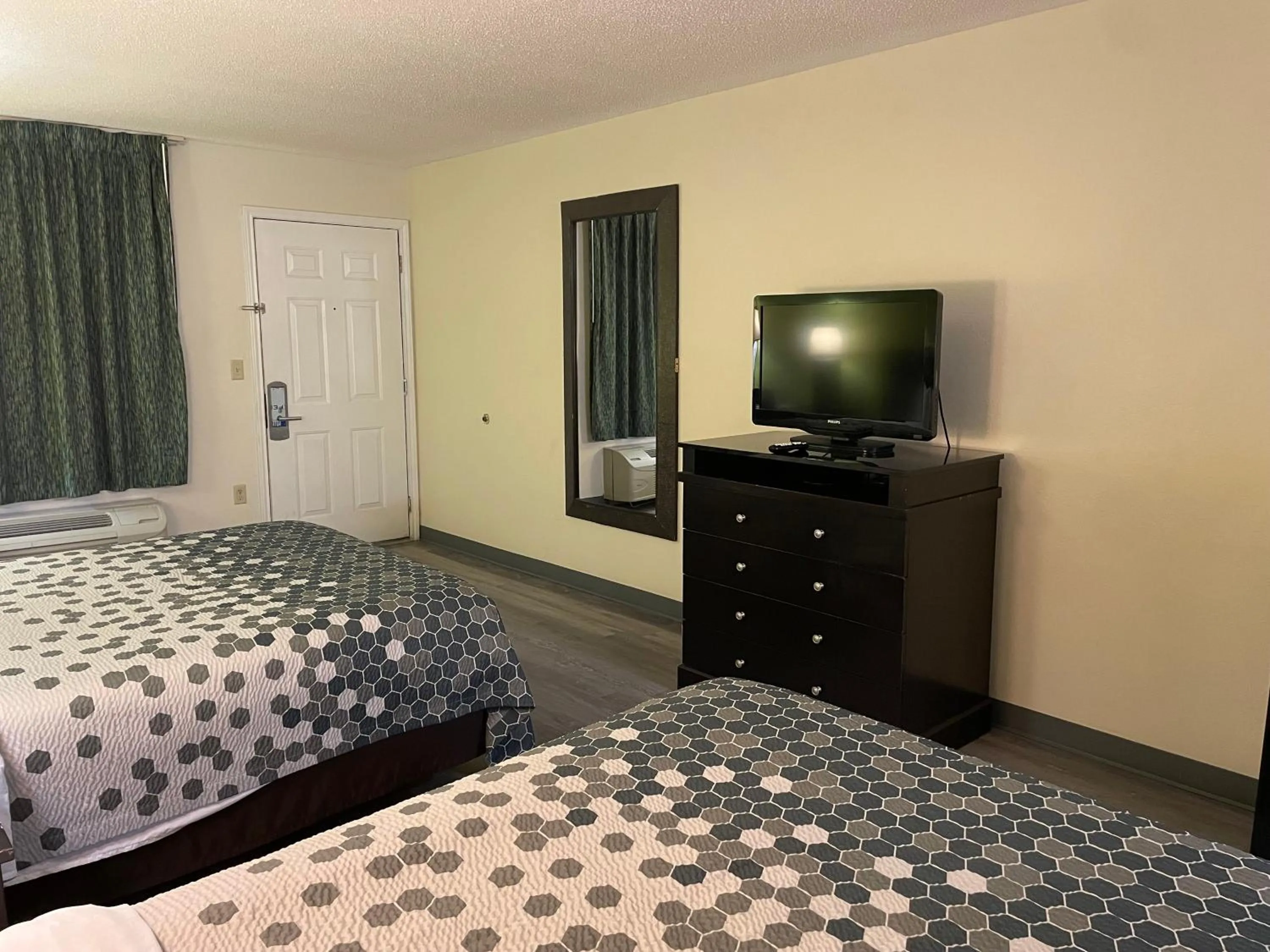 Bed in Econo Lodge Inn & Suites Sweetwater I-20