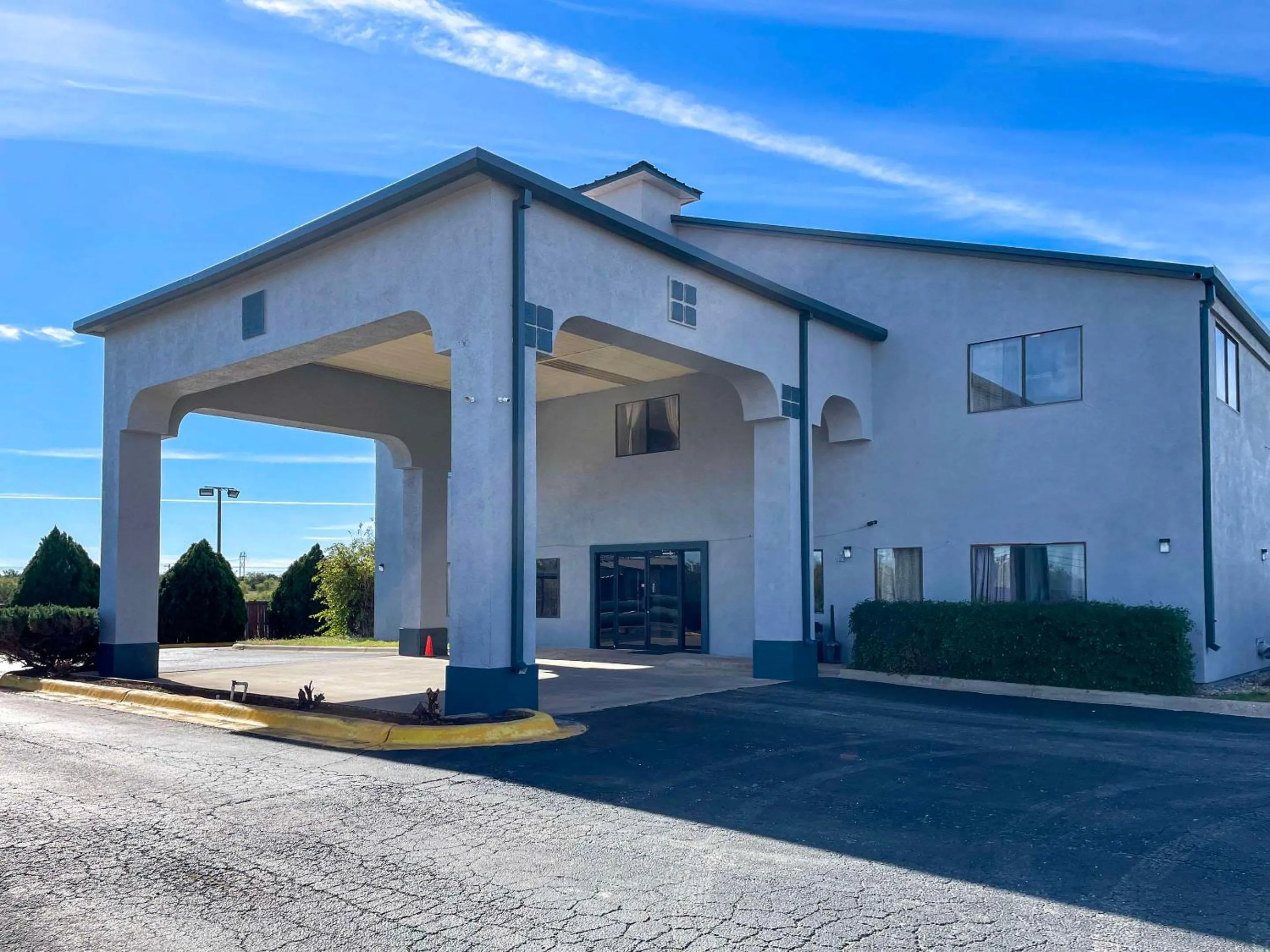 Property building in Econo Lodge Inn & Suites Sweetwater I-20