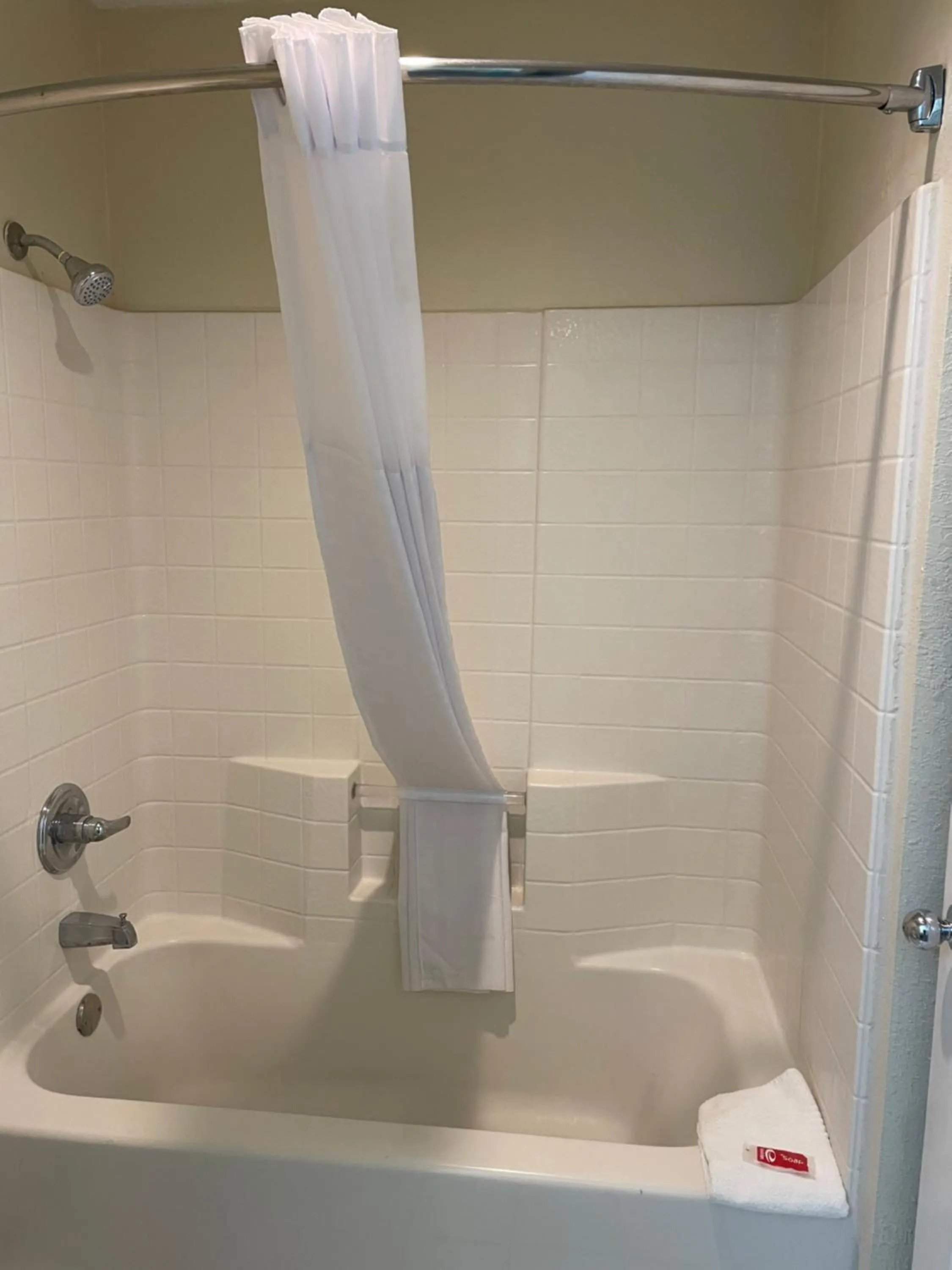 Bath in Econo Lodge Inn & Suites Sweetwater I-20