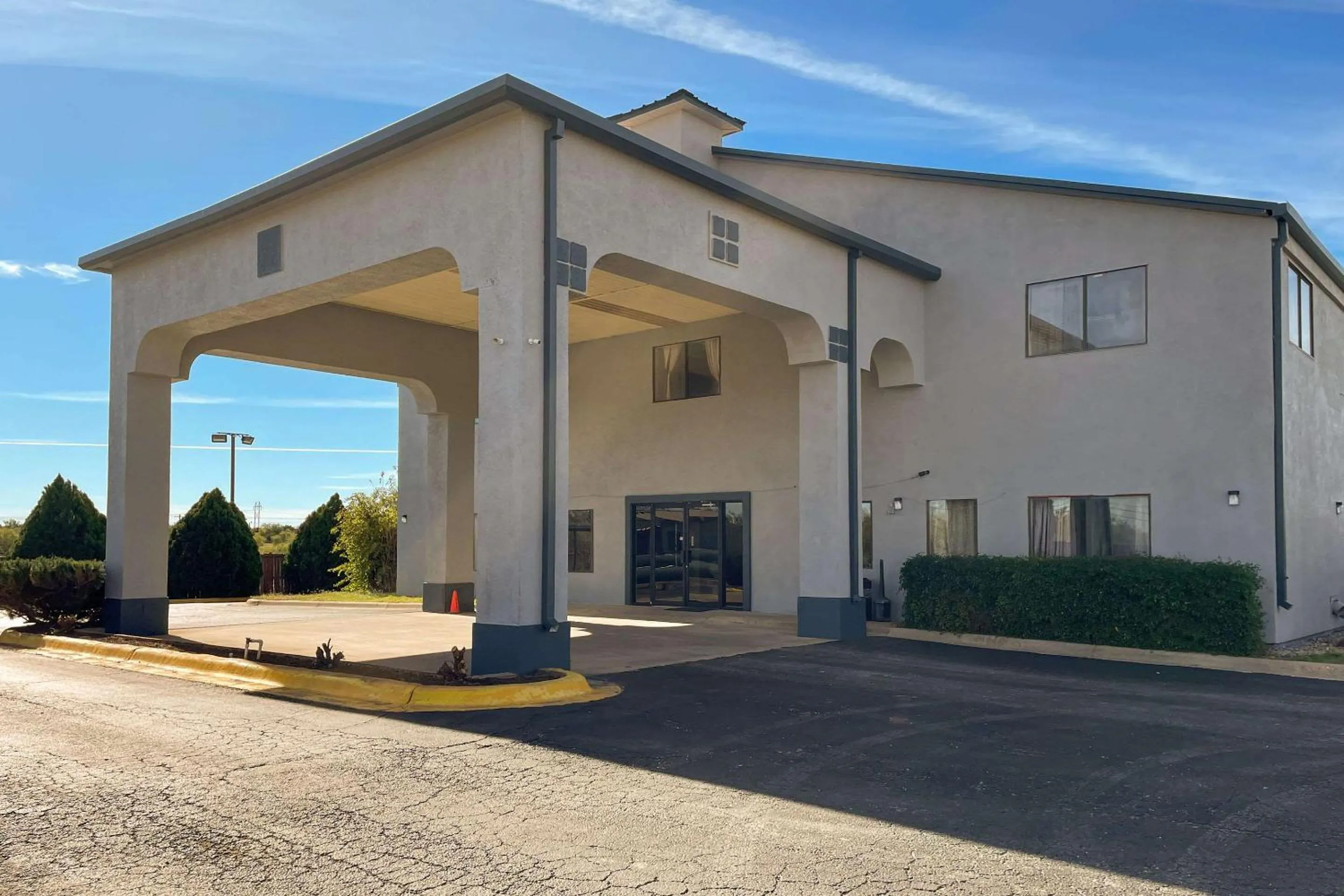 Property building in Econo Lodge Inn & Suites Sweetwater I-20