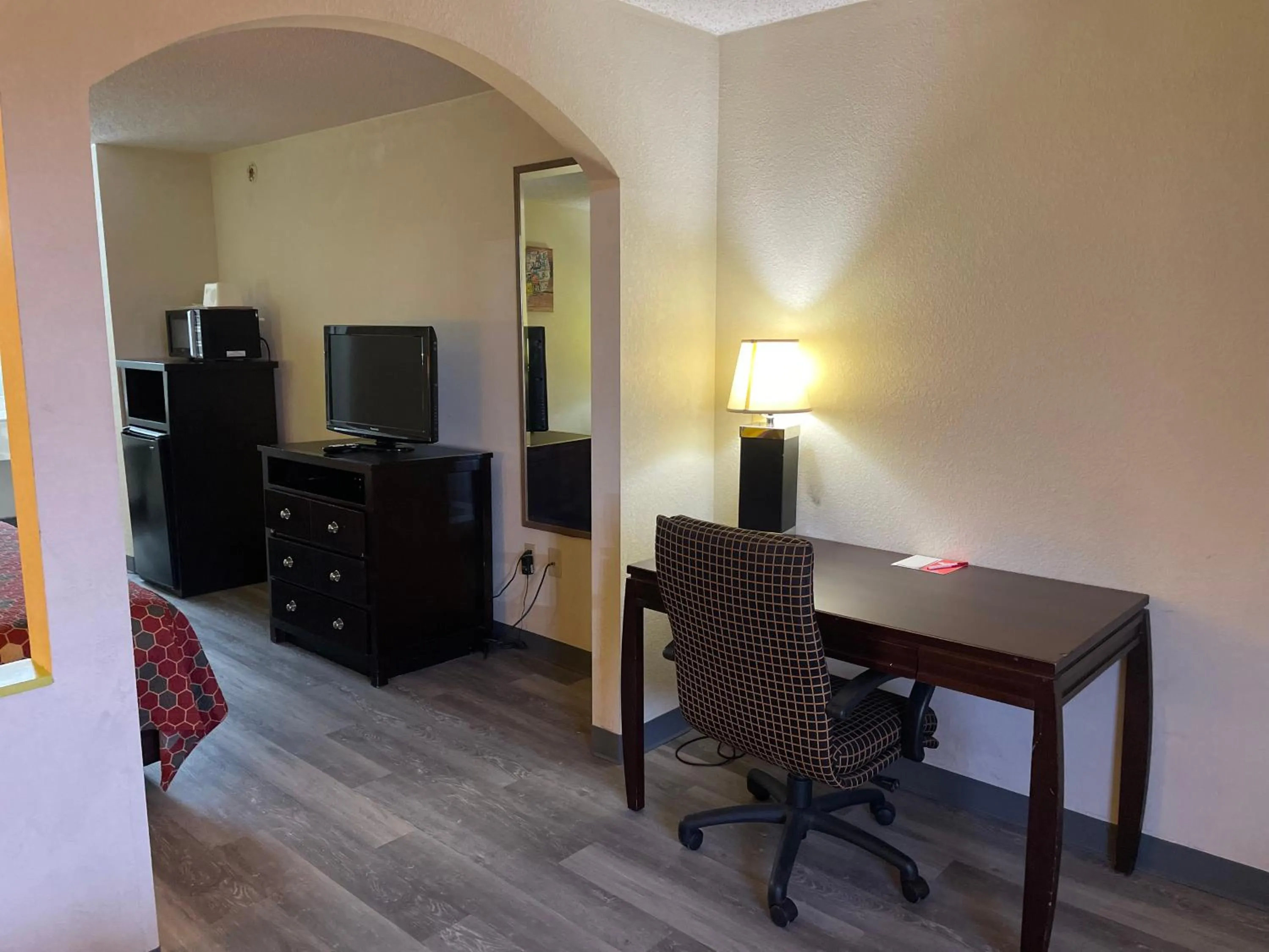 TV and multimedia in Econo Lodge Inn & Suites Sweetwater I-20