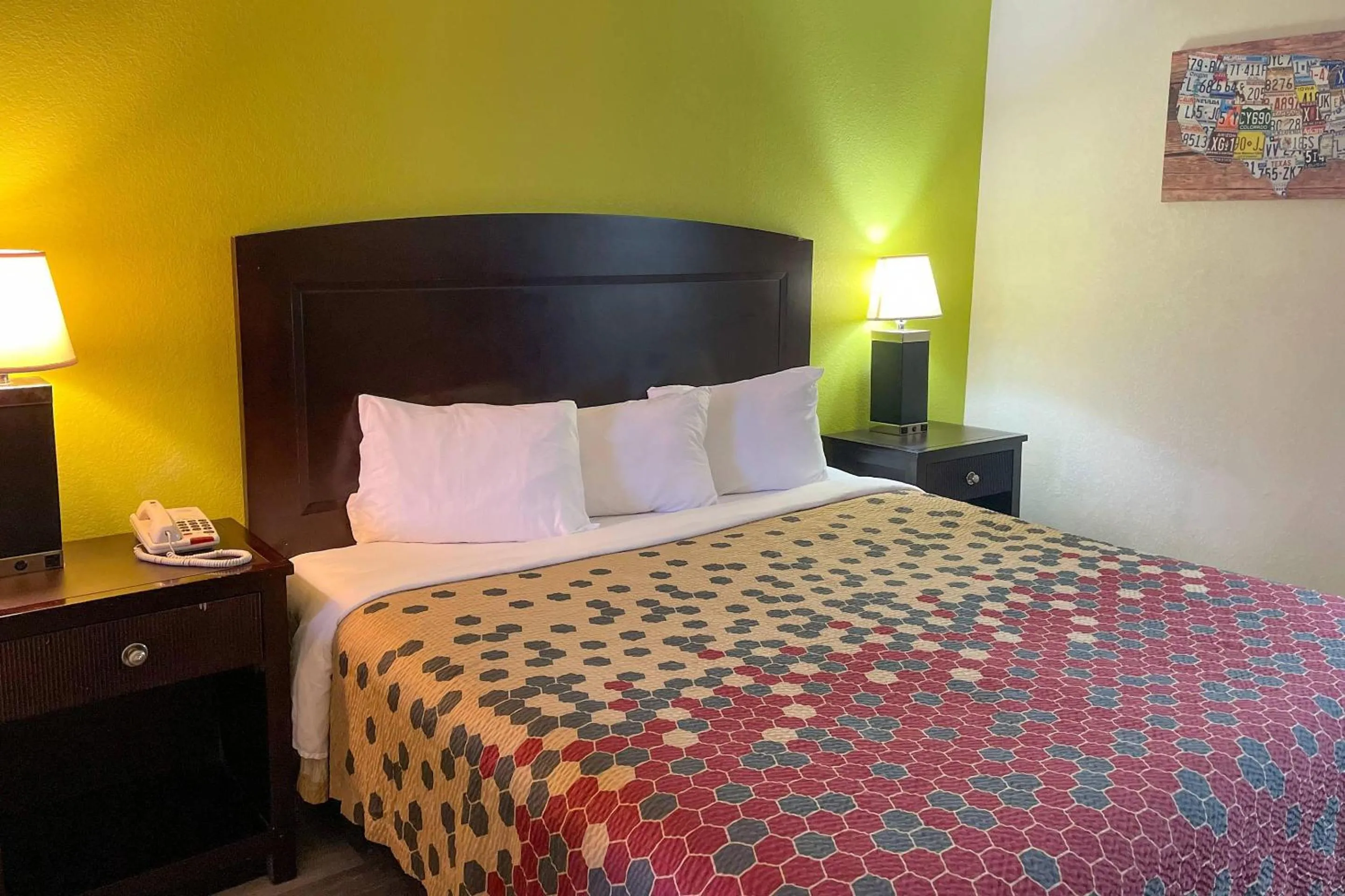 Bedroom, Bed in Econo Lodge Inn & Suites Sweetwater I-20