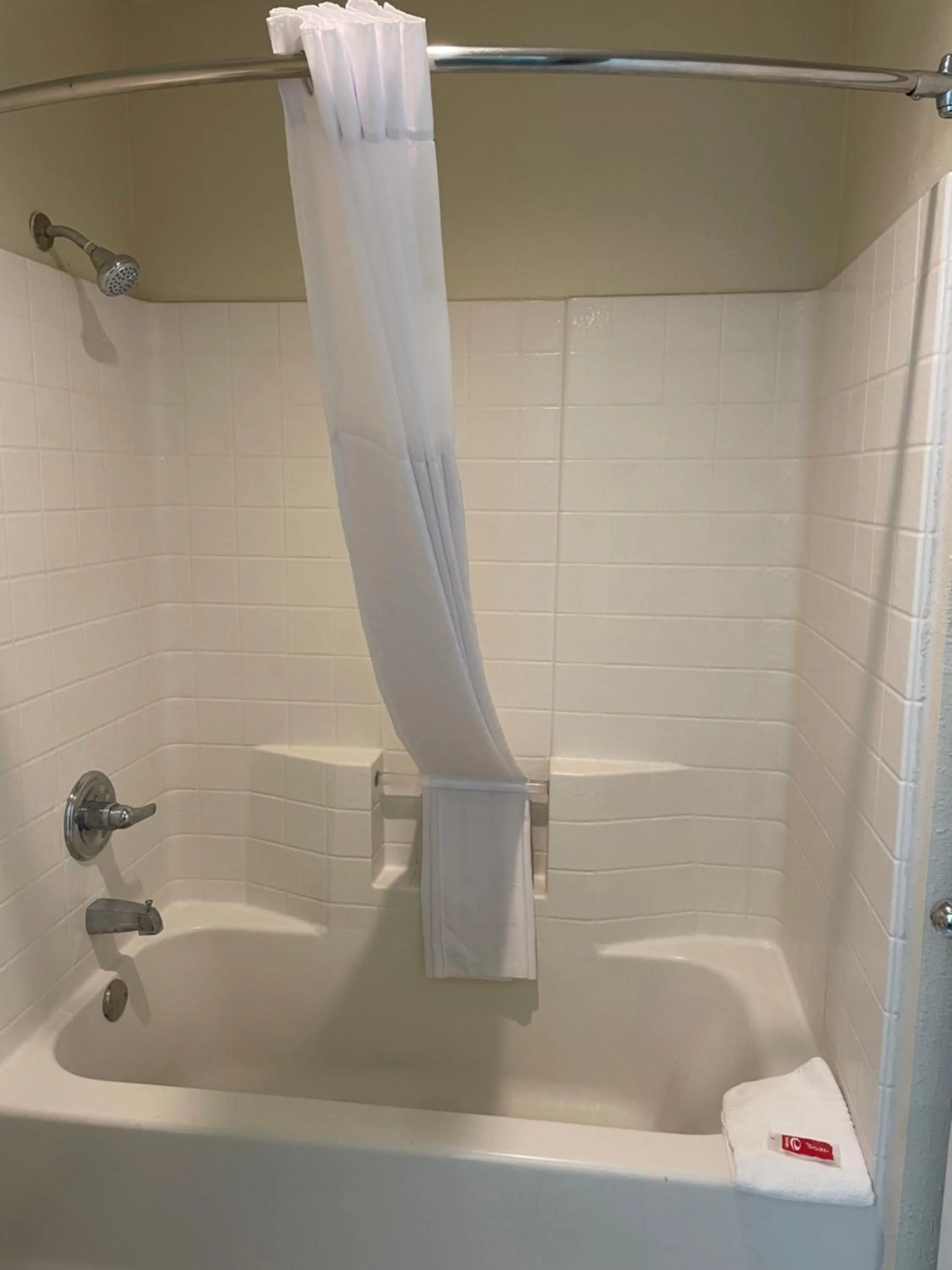 Bath in Econo Lodge Inn & Suites Sweetwater I-20