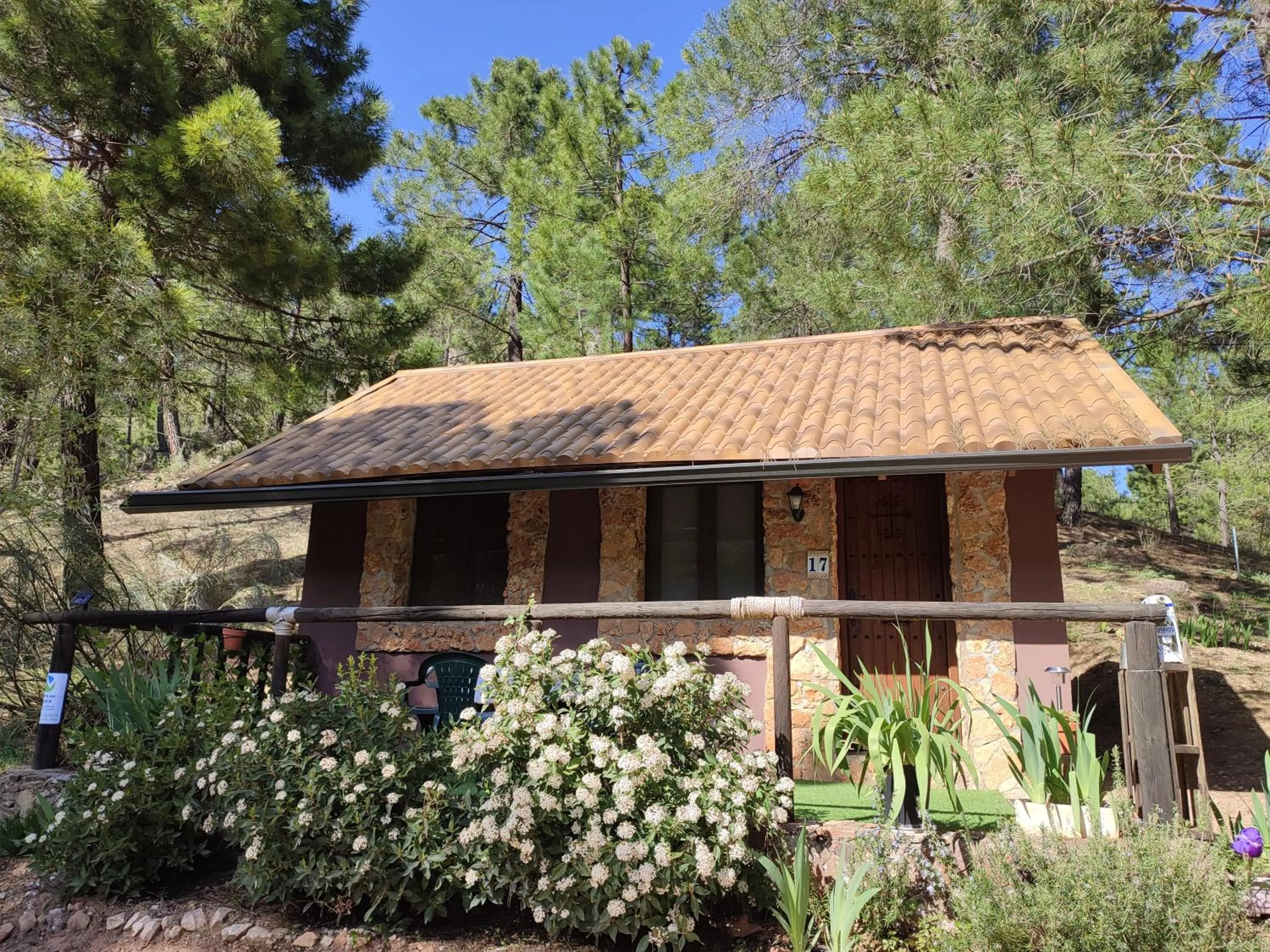 Property building in La cabaña del lago en ZAFIRO LAGUNAZO Parque Natural del Río Mundo