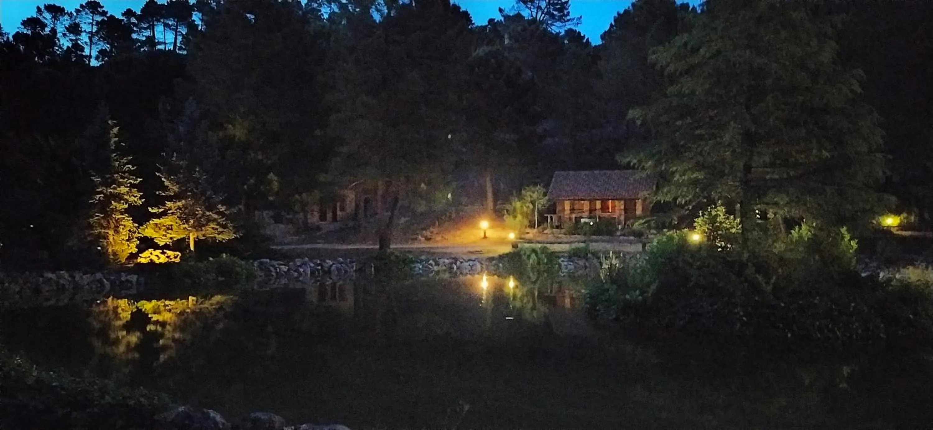 La cabaña del lago en ZAFIRO LAGUNAZO Parque Natural del Río Mundo