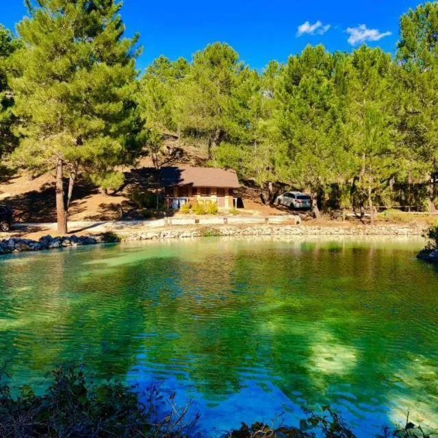 La cabaña del lago en ZAFIRO LAGUNAZO Parque Natural del Río Mundo