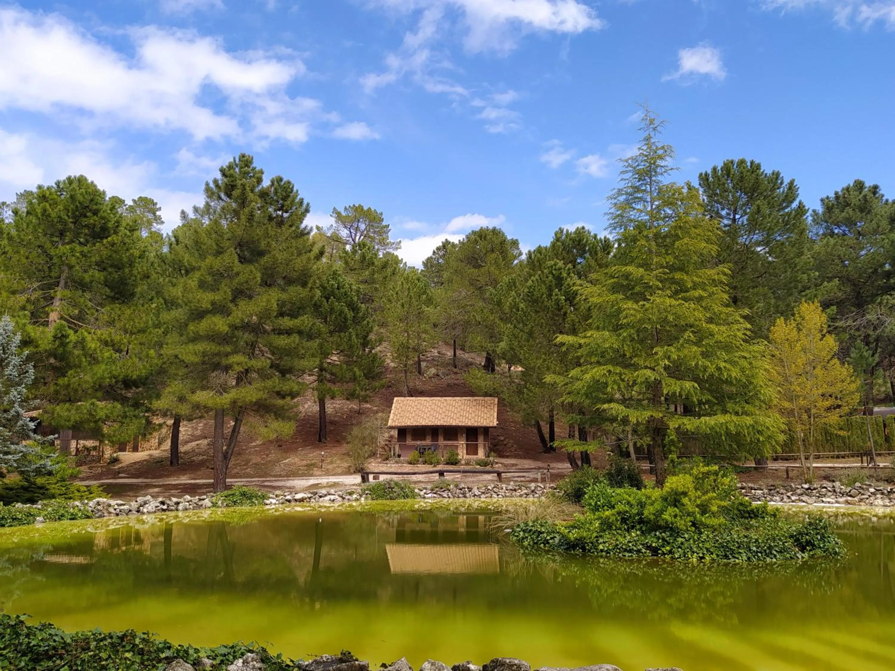 La cabaña del lago en ZAFIRO LAGUNAZO Parque Natural del Río Mundo