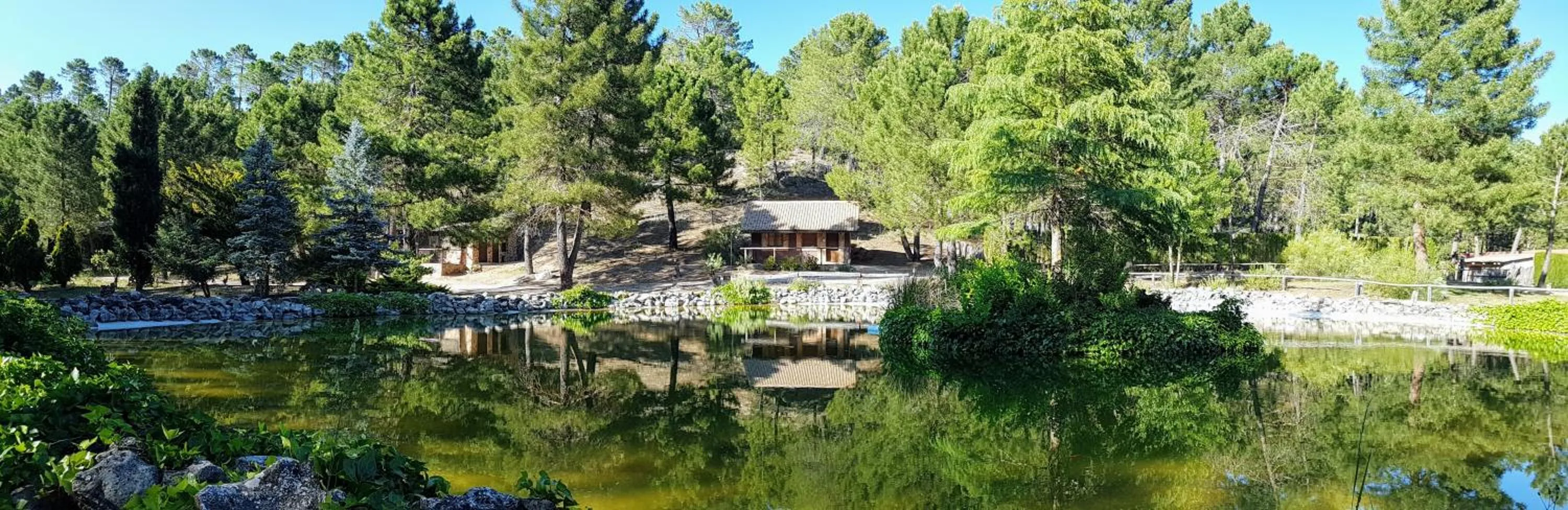 La cabaña del lago en ZAFIRO LAGUNAZO Parque Natural del Río Mundo
