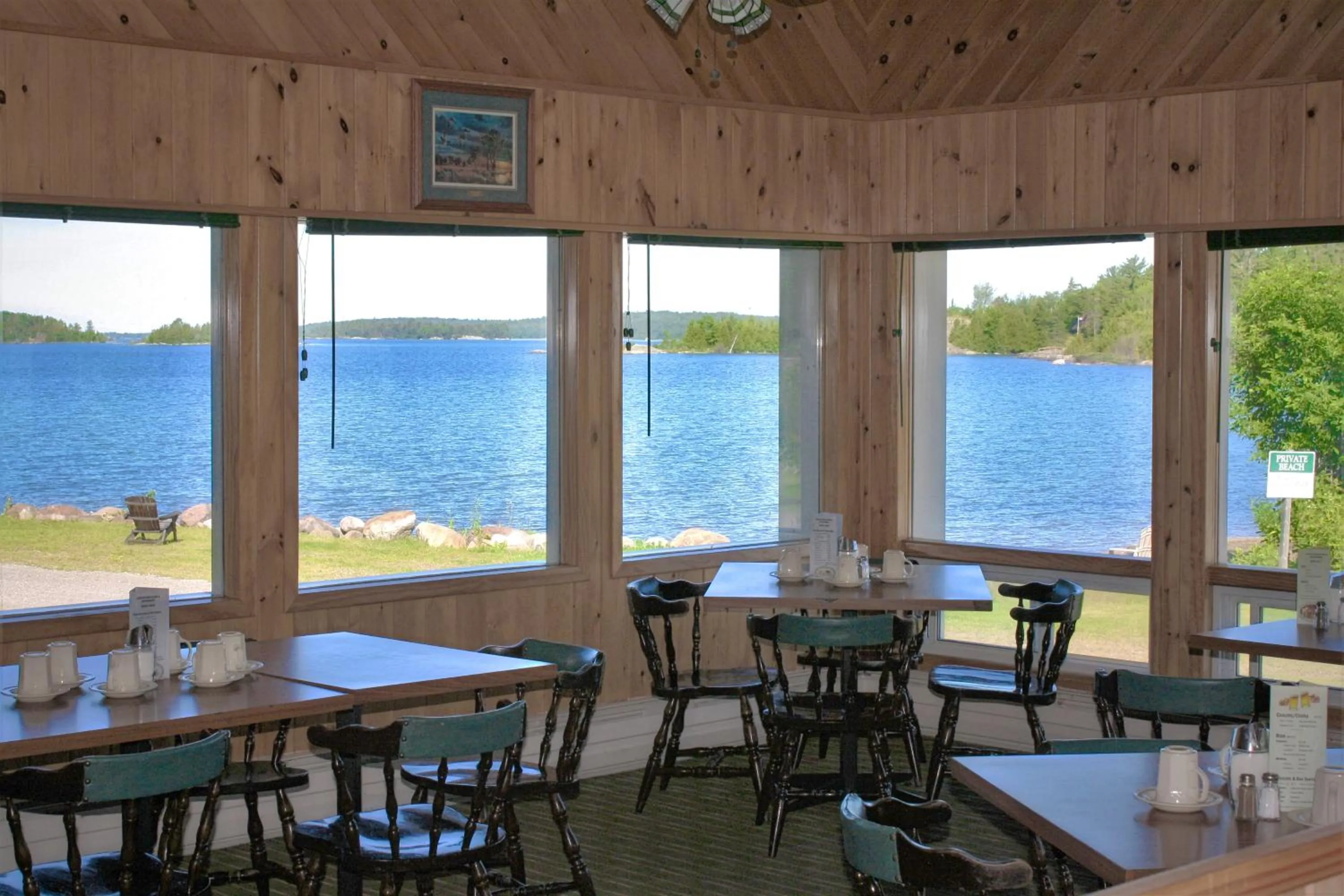 Restaurant/places to eat in Carolyn Beach Inn