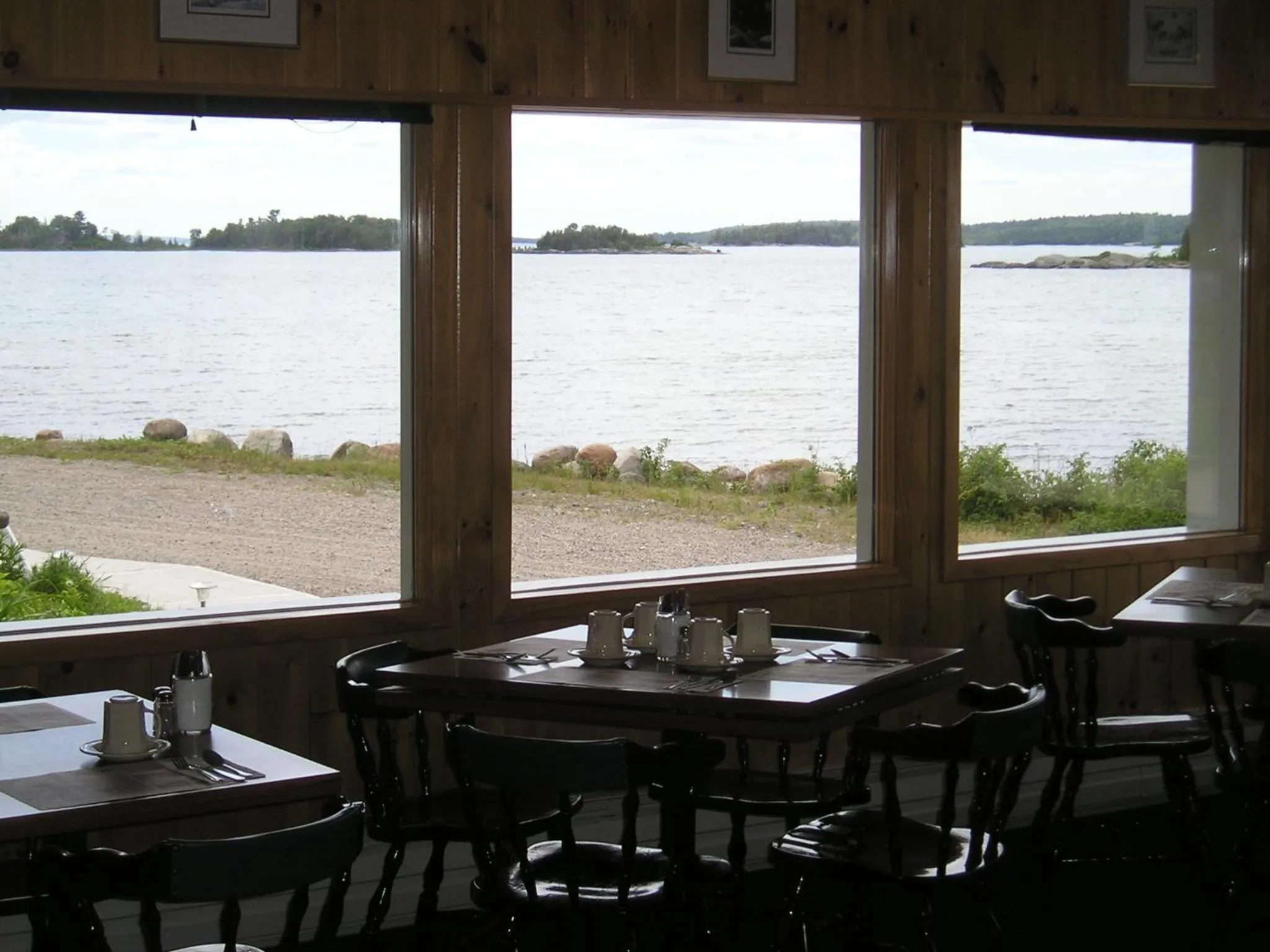 Dining area in Carolyn Beach Inn
