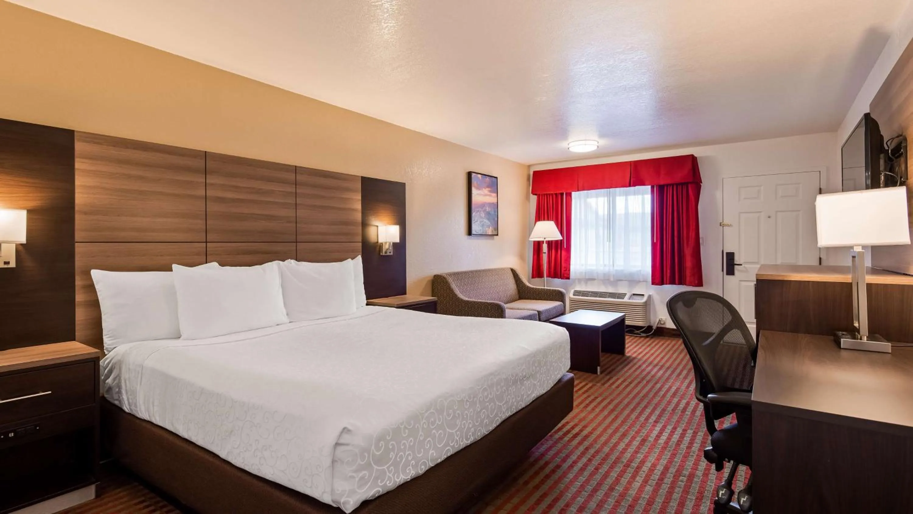 Photo of the whole room, Bed in Best Western Santa Rosa Inn