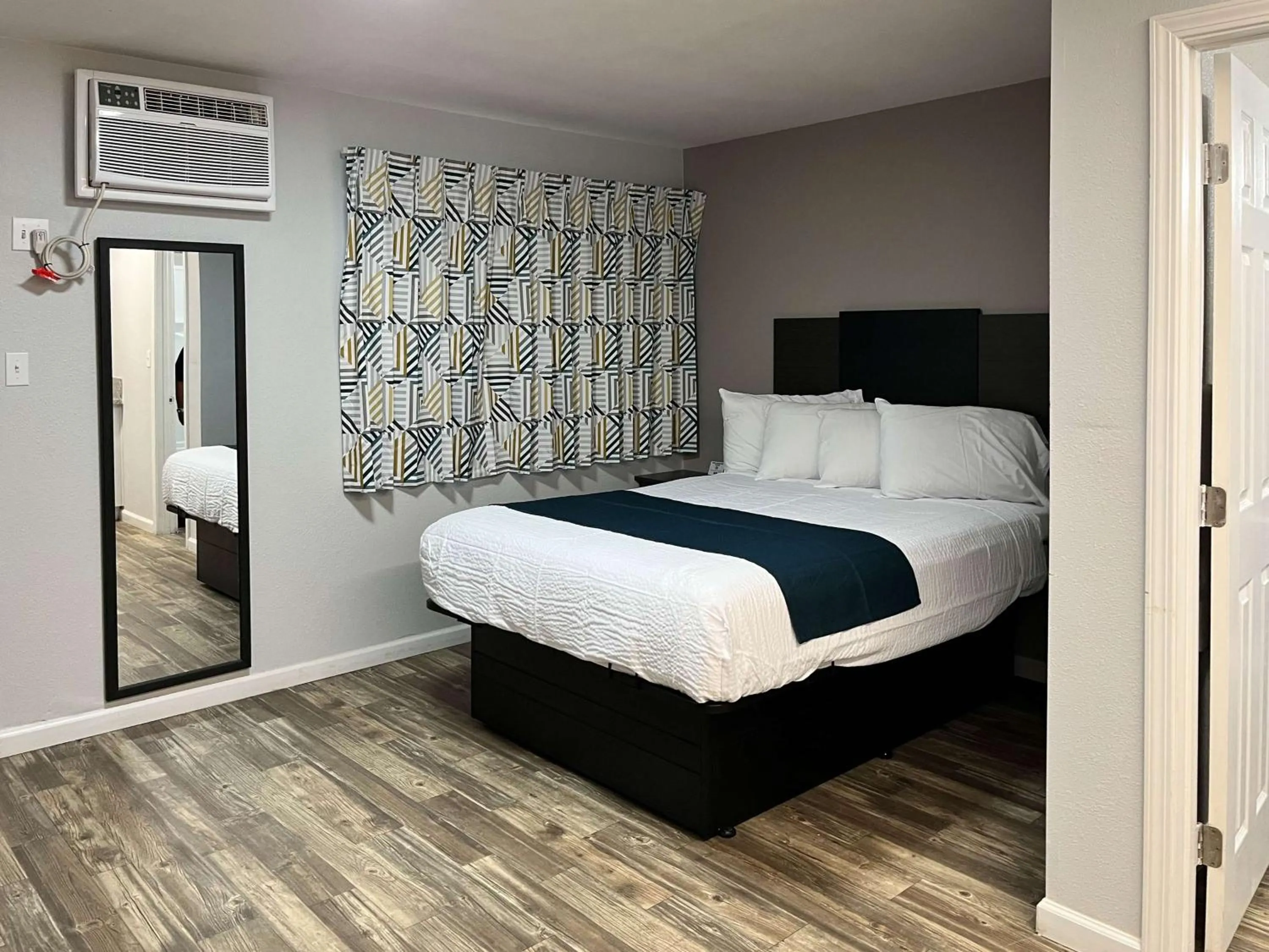 Bedroom, Bed in Motel 6 Las Vegas NV Downtown Fremont St