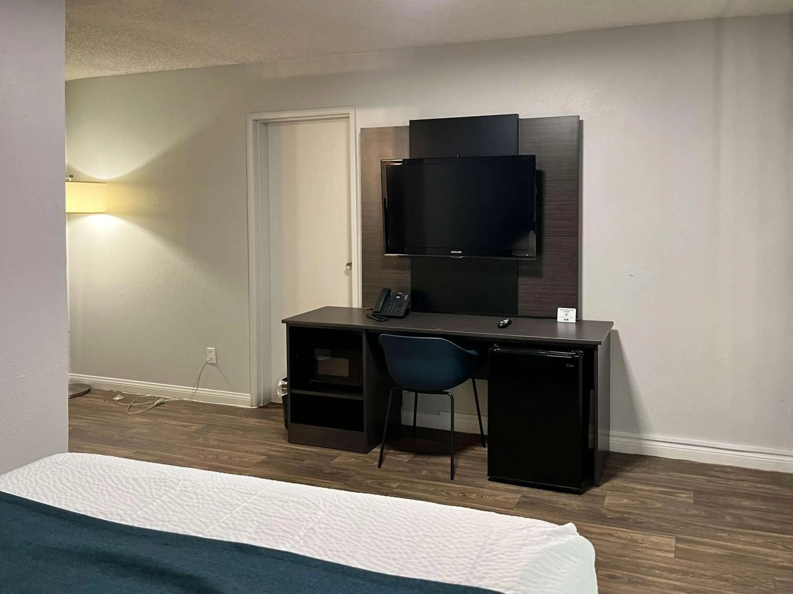 Bedroom, Bed in Motel 6 Las Vegas NV Downtown Fremont St