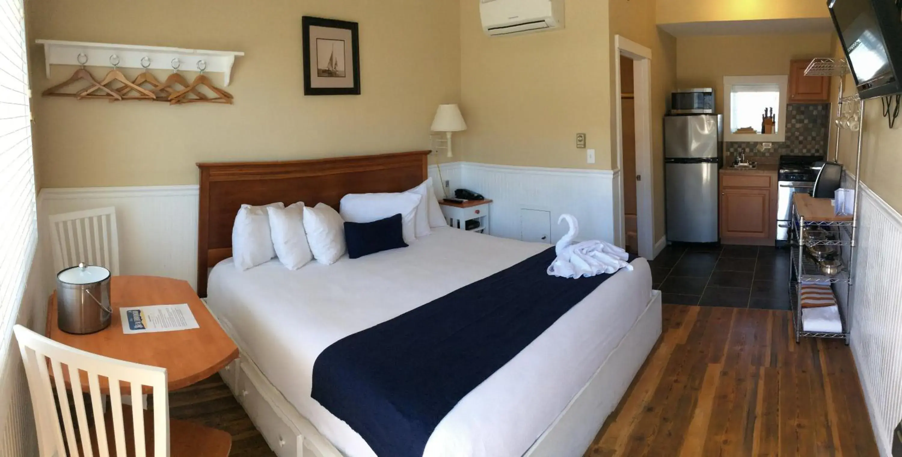 King Room with Balcony in The Beachwood King Room with Balcony in The Beachwood