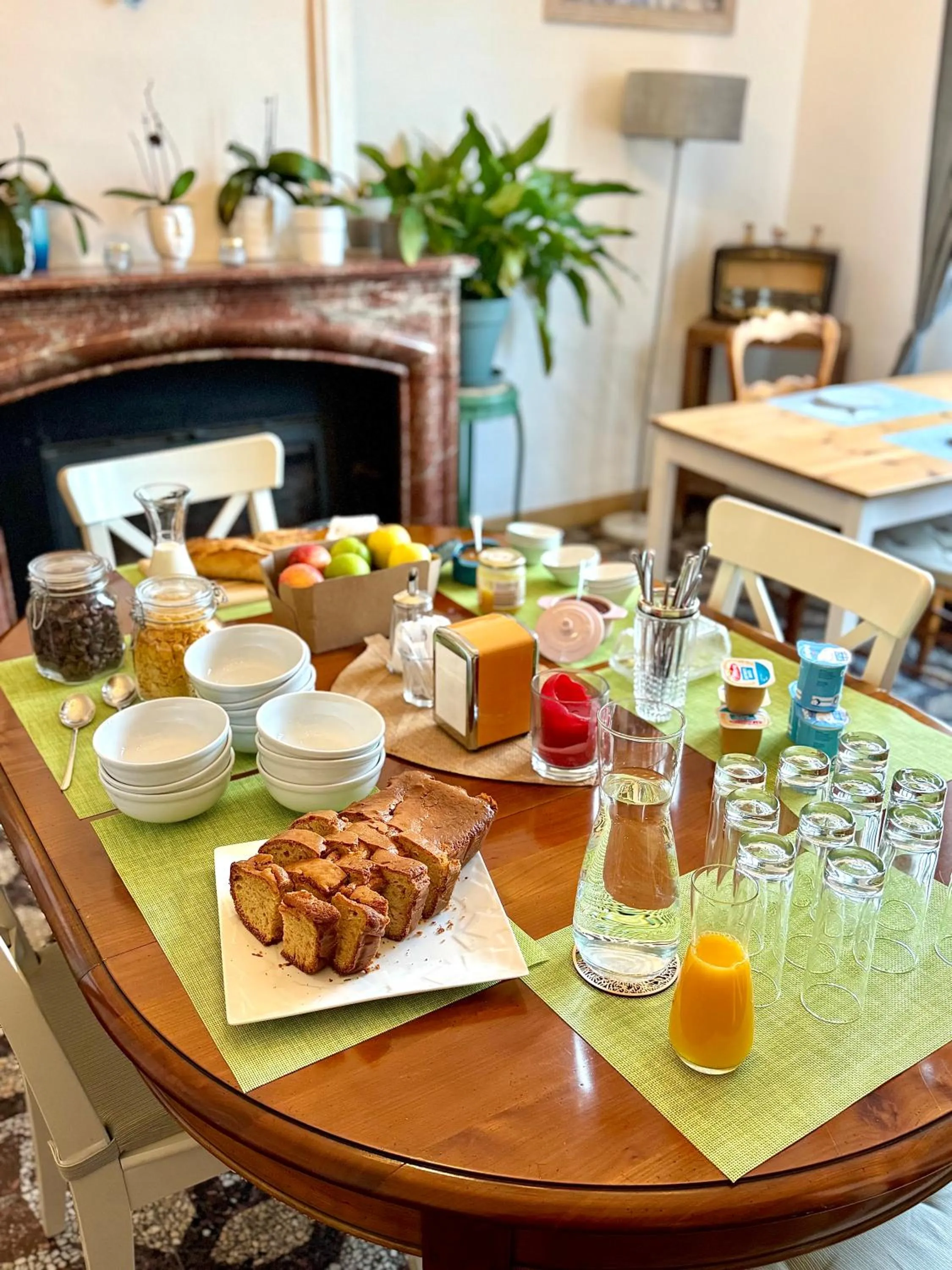 Restaurant/places to eat in Entre Midi - Maison d'Hôtes - B&B