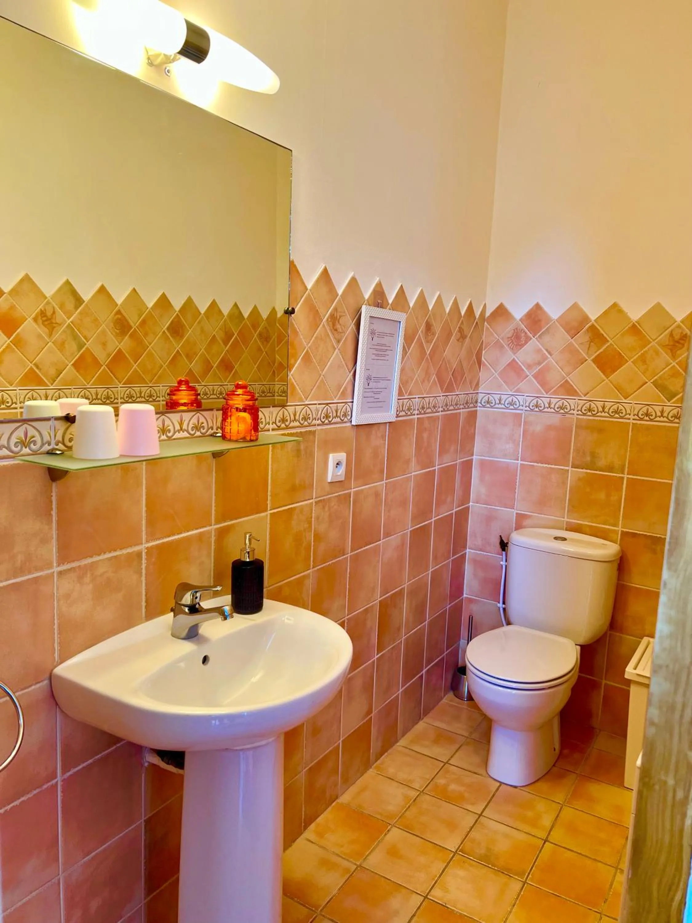 Toilet in Entre Midi - Maison d'Hôtes - B&B