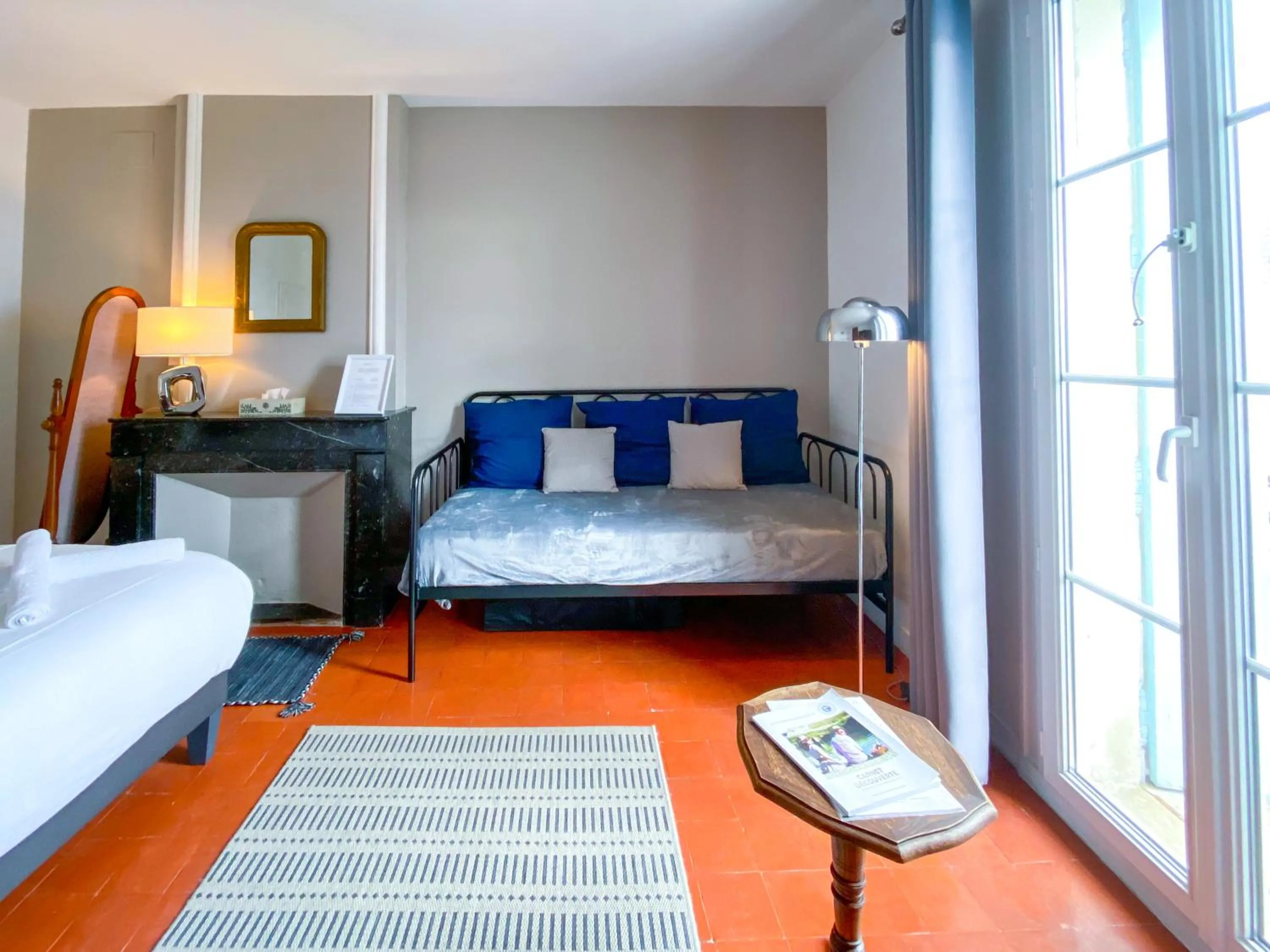 Bed in Entre Midi - Maison d'Hôtes - B&B