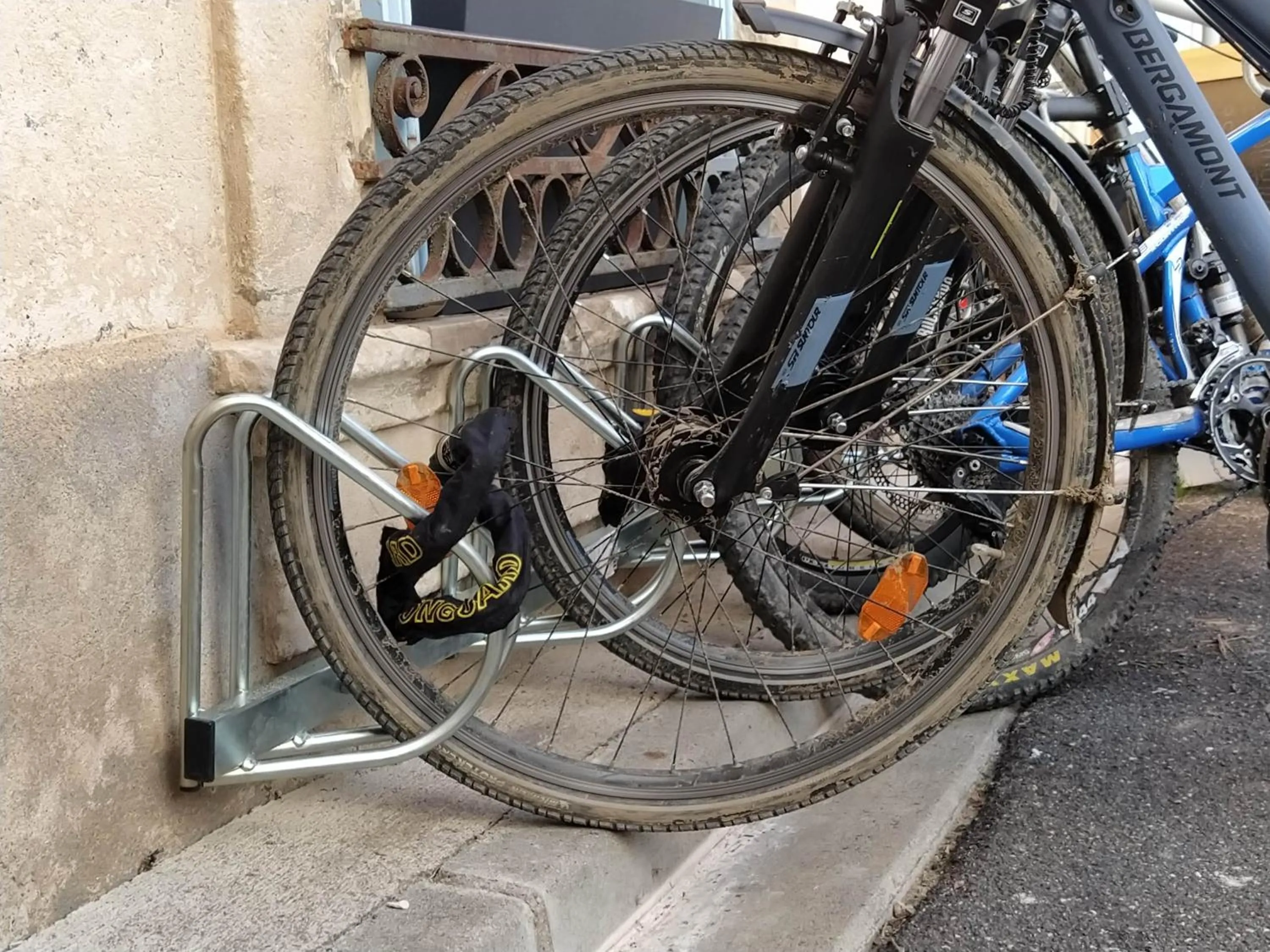 Day in Entre Midi - Maison d'Hôtes - B&B