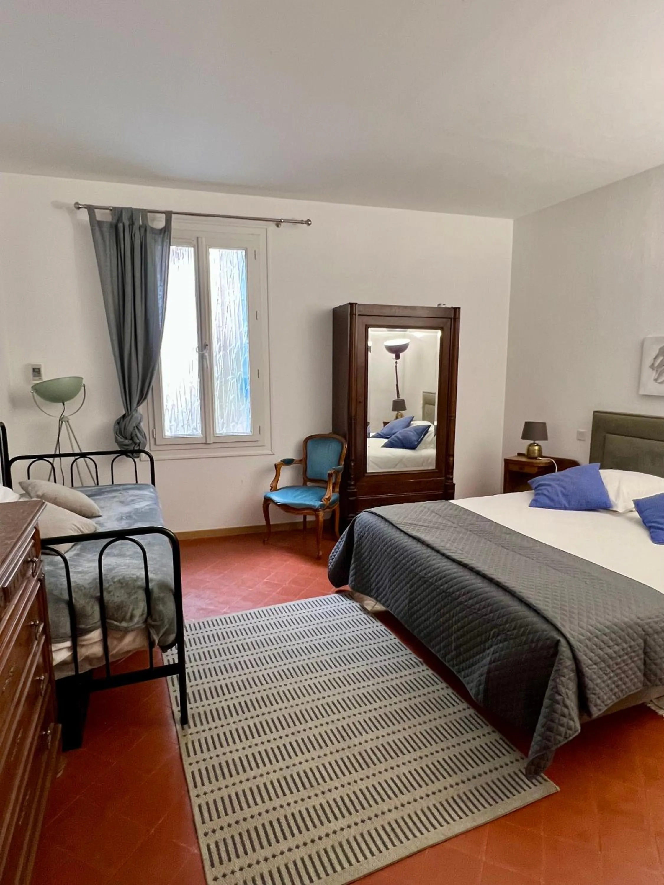 Bed in Entre Midi - Maison d'Hôtes - B&B