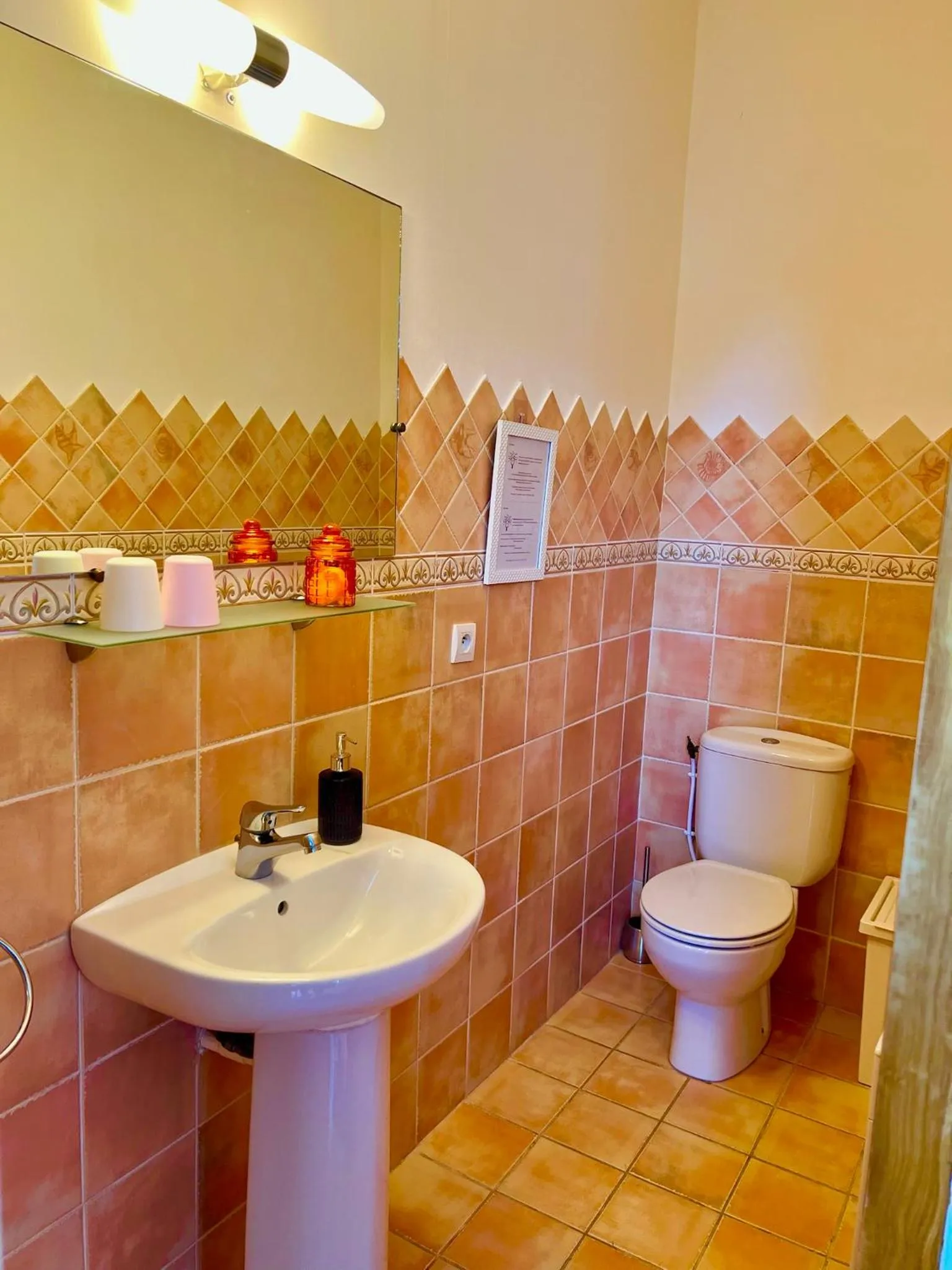 Toilet in Entre Midi - Maison d'Hôtes - B&B