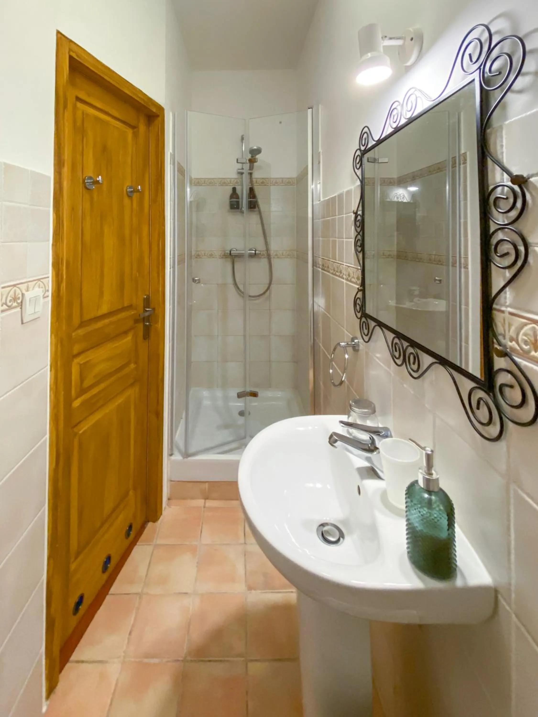 Bathroom in Entre Midi - Maison d'Hôtes - B&B