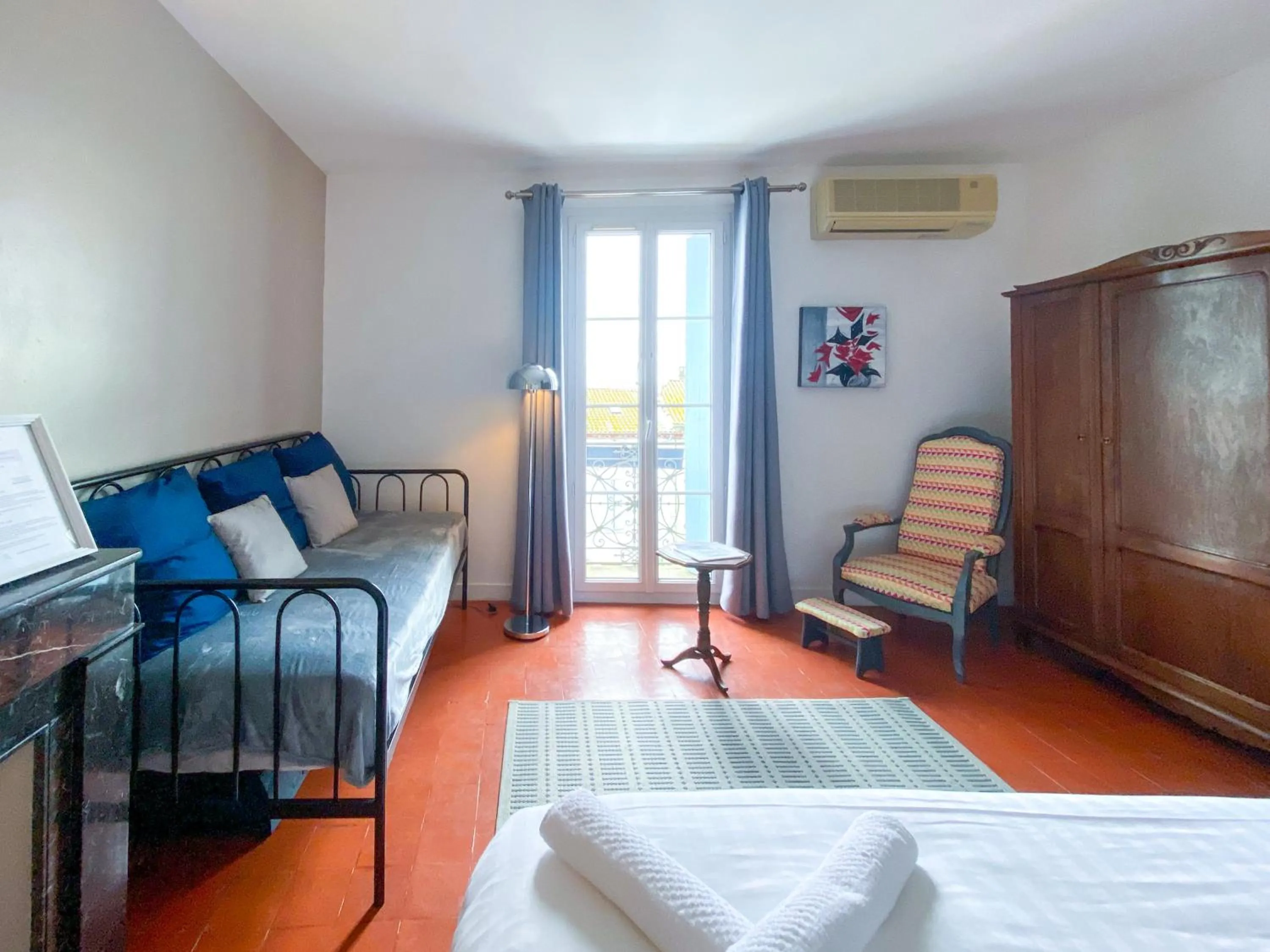 Bed in Entre Midi - Maison d'Hôtes - B&B