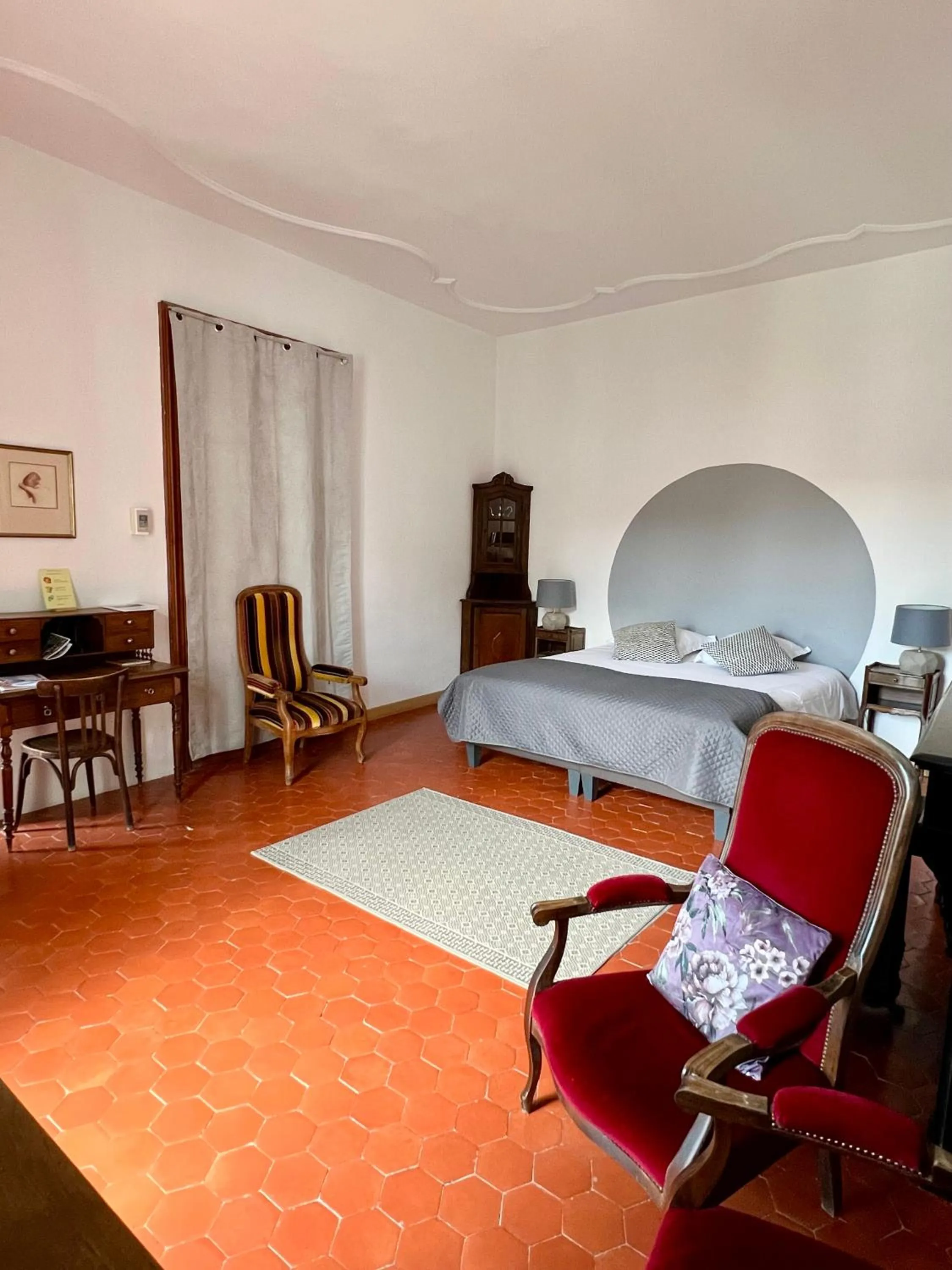 Bed in Entre Midi - Maison d'Hôtes - B&B