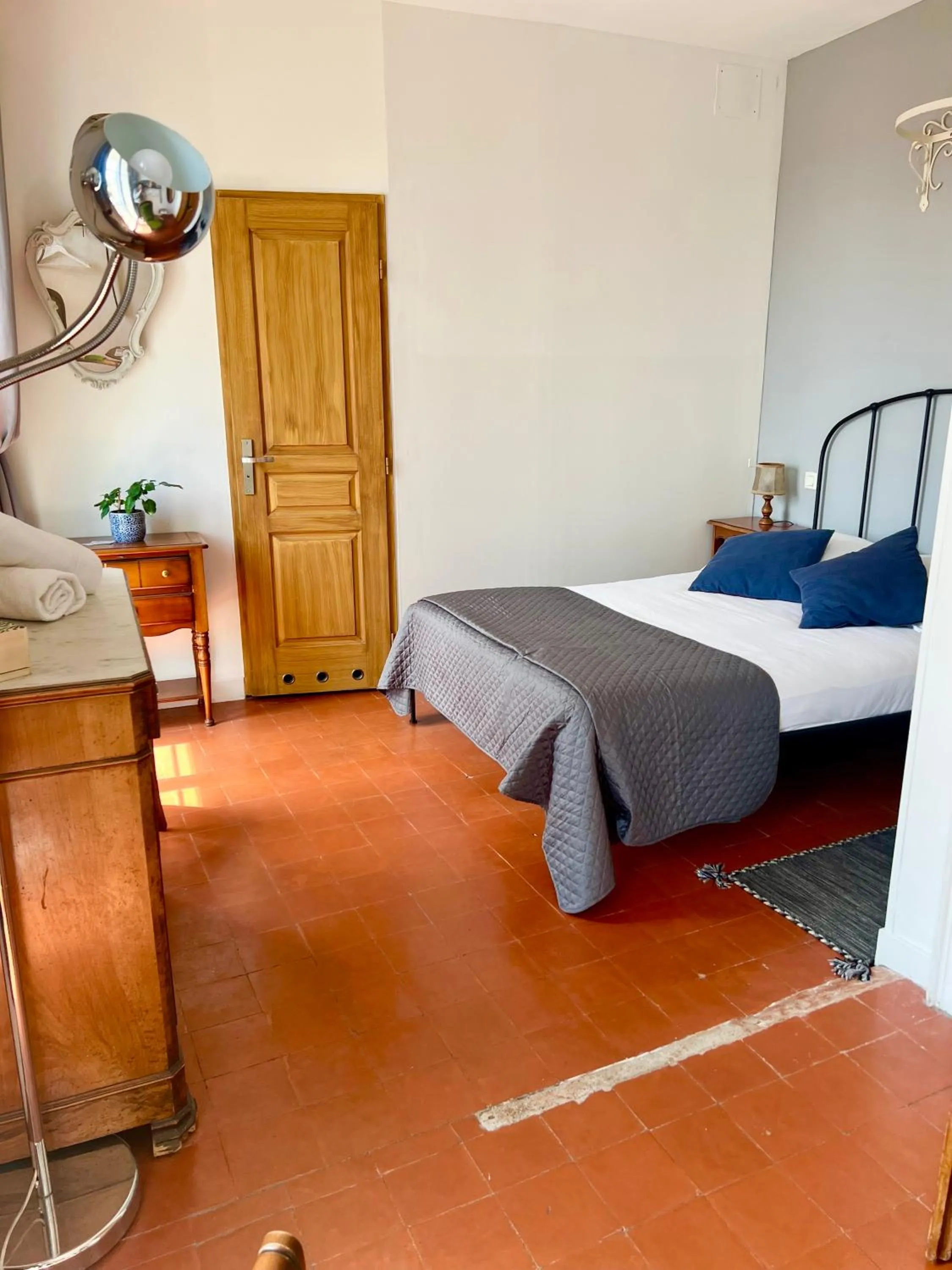 Bed in Entre Midi - Maison d'Hôtes - B&B