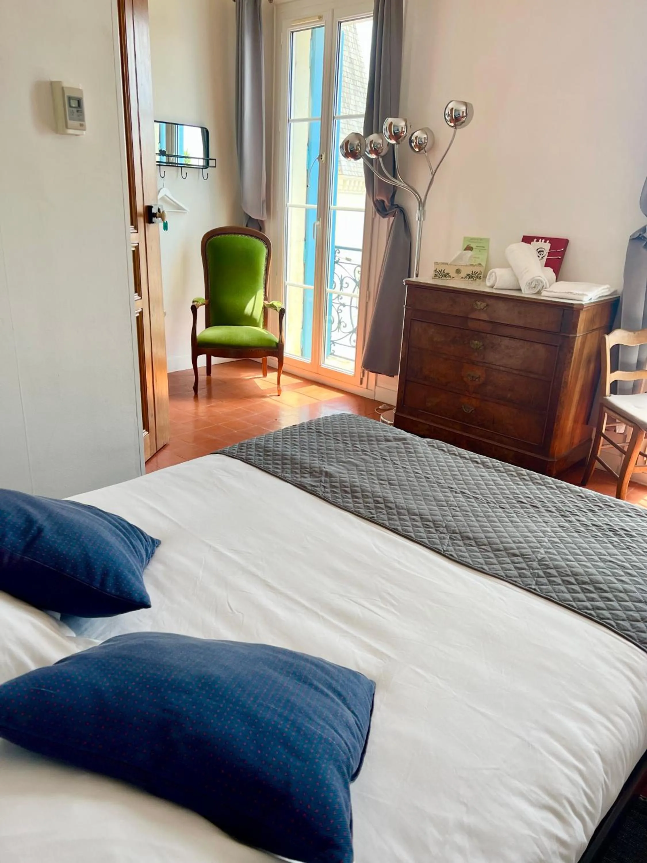 Bed in Entre Midi - Maison d'Hôtes - B&B