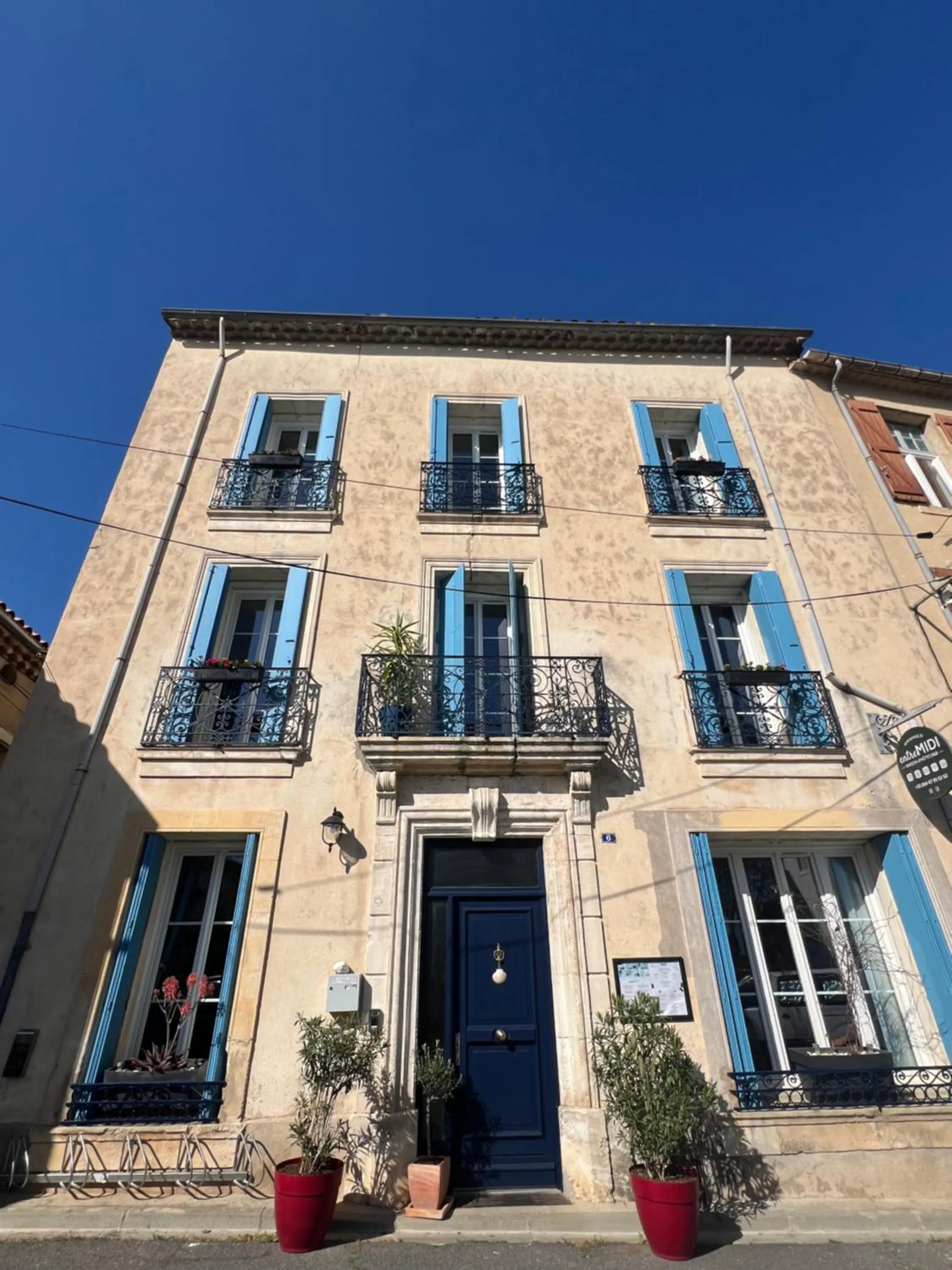 Property building in Entre Midi - Maison d'Hôtes - B&B