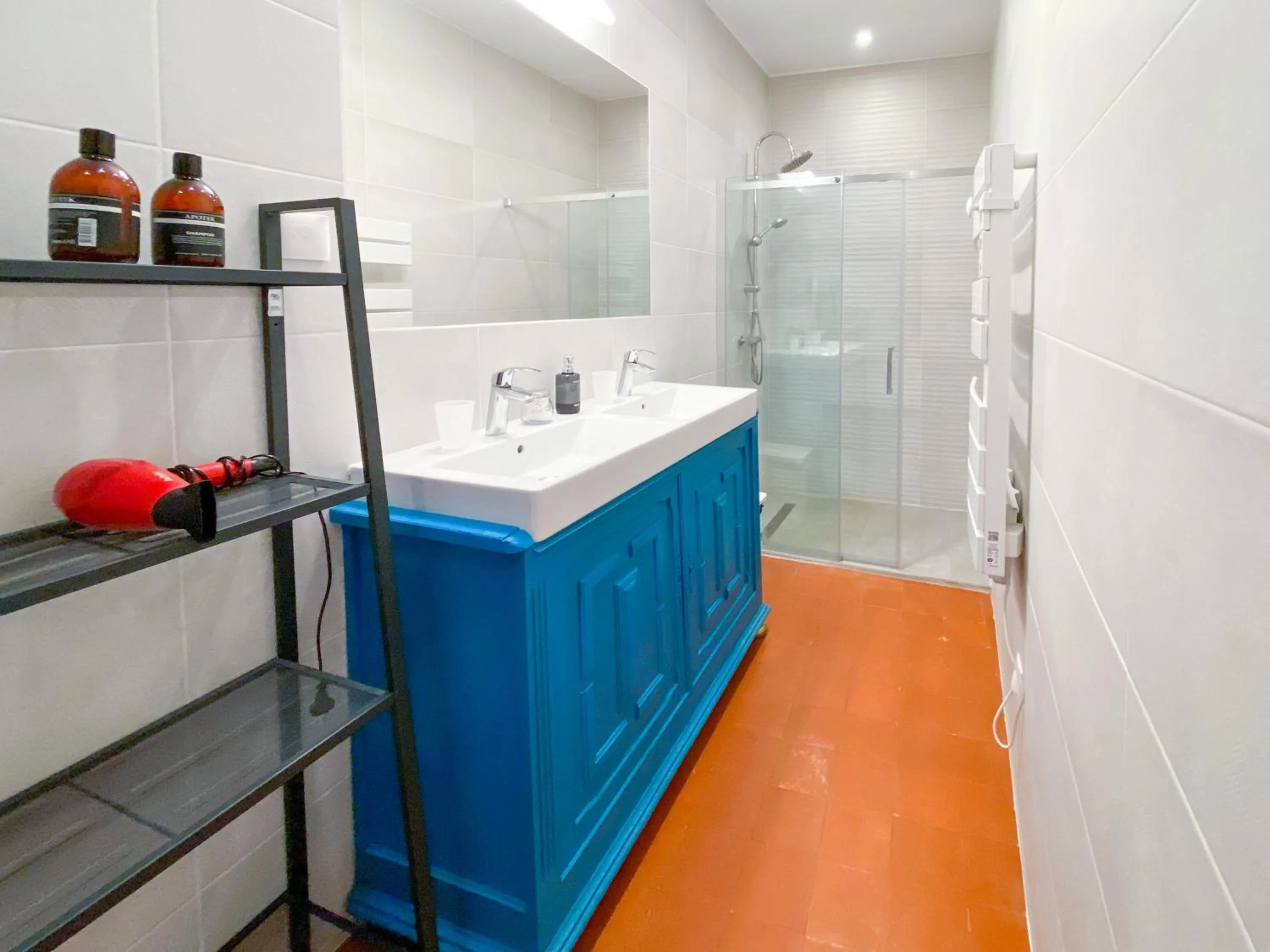 Bathroom in Entre Midi - Maison d'Hôtes - B&B