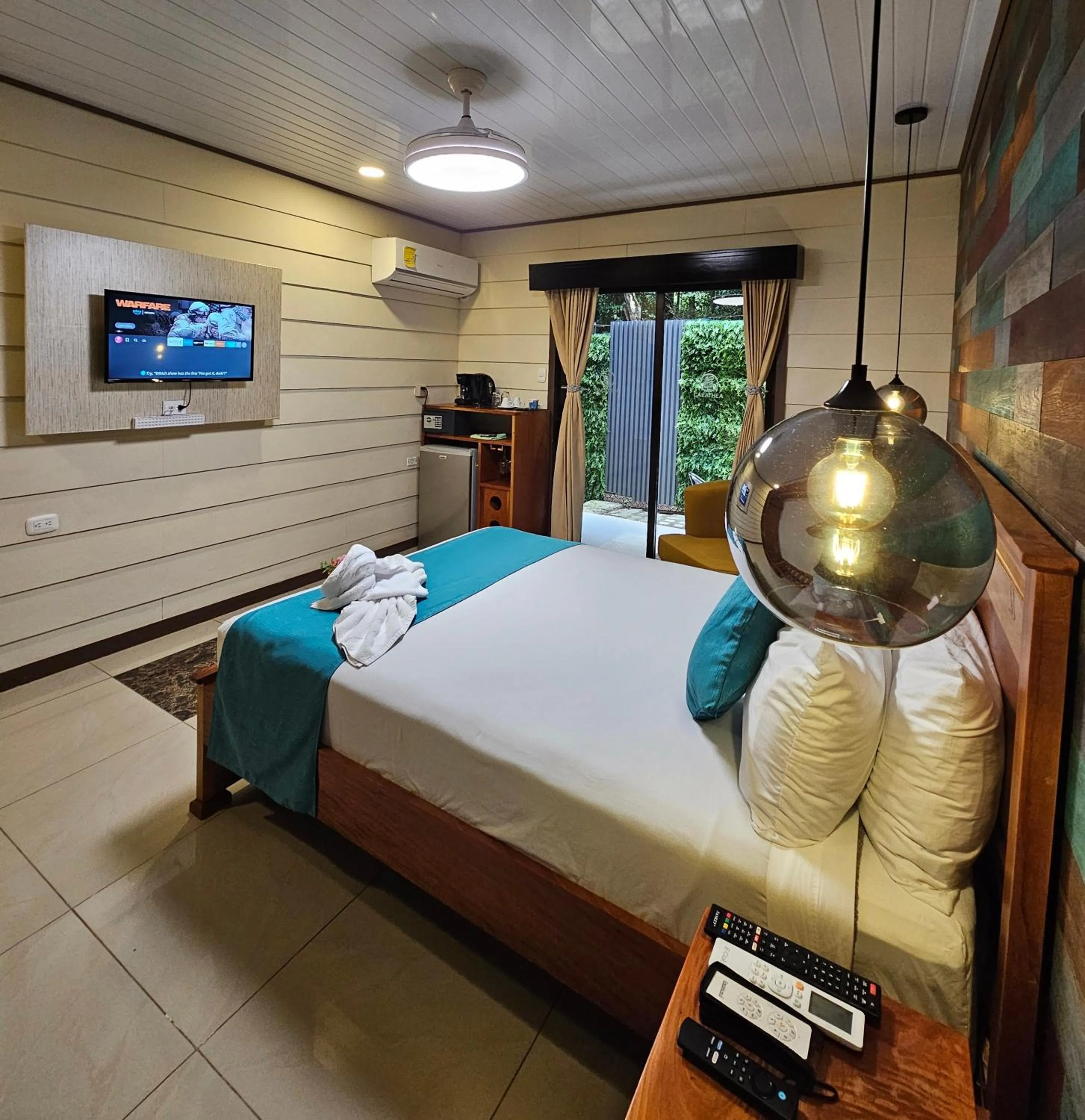 Bed in Calathea Hotel Monteverde