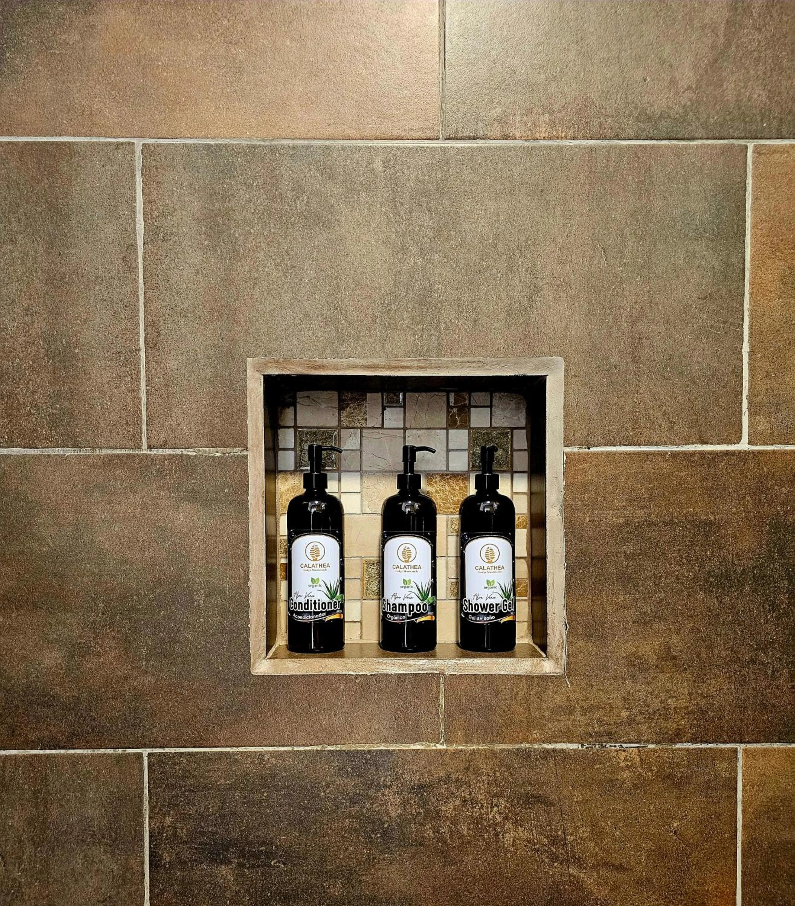 Shower in Calathea Hotel Monteverde