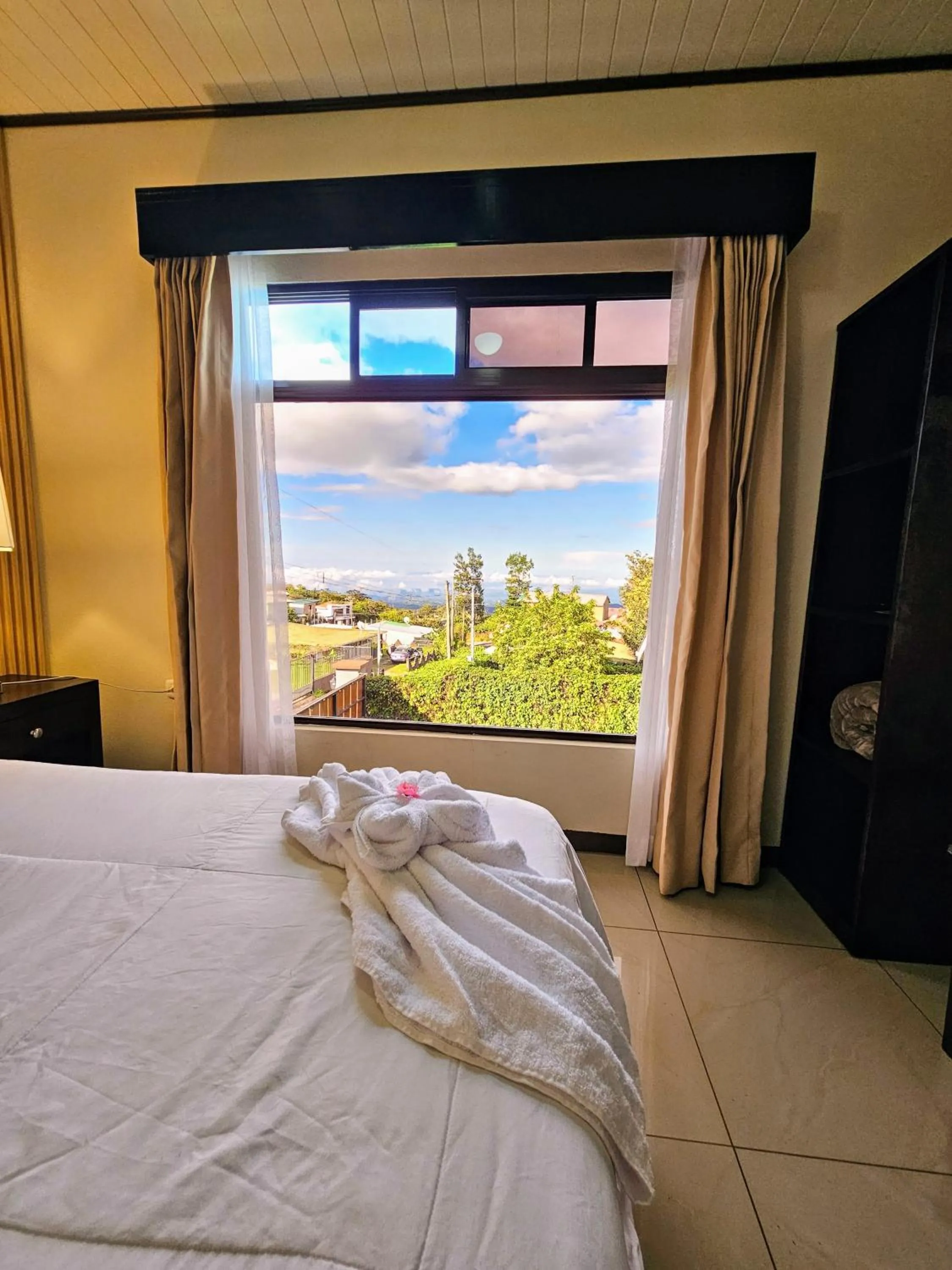 Bed in Calathea Hotel Monteverde