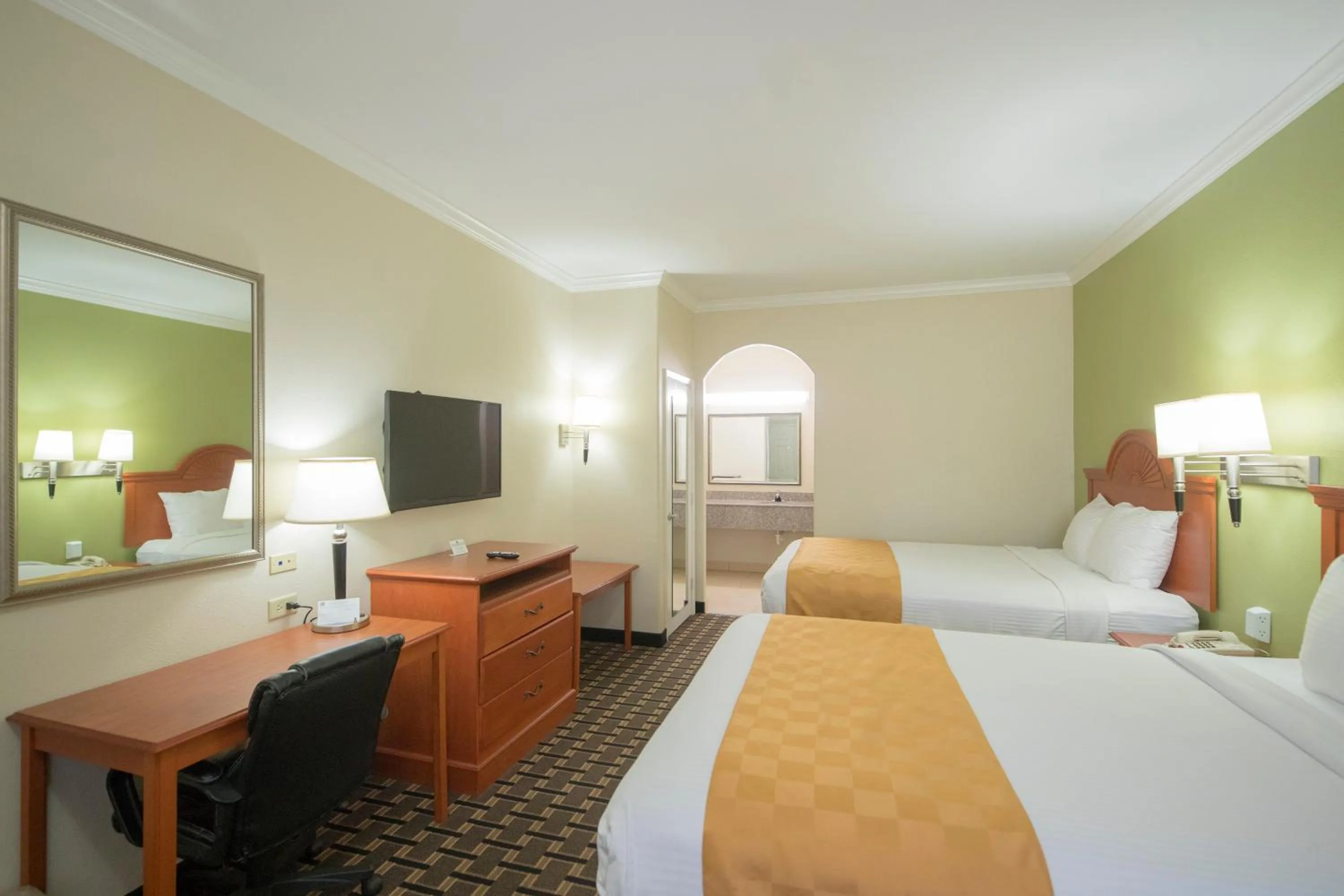 Communal lounge/ TV room, Bed in Motel 6-Tyler, TX