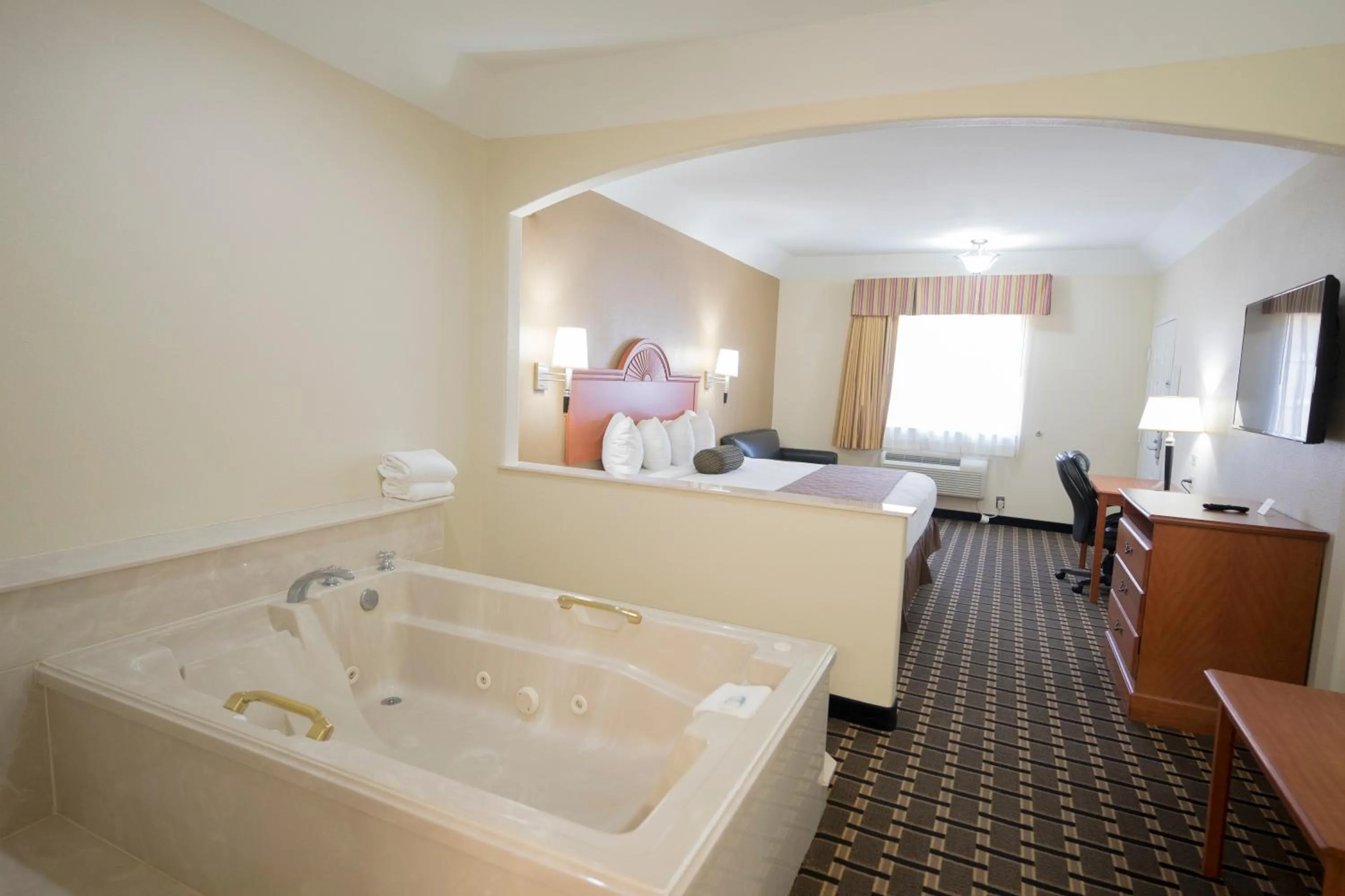 Massage, Bed in Motel 6-Tyler, TX