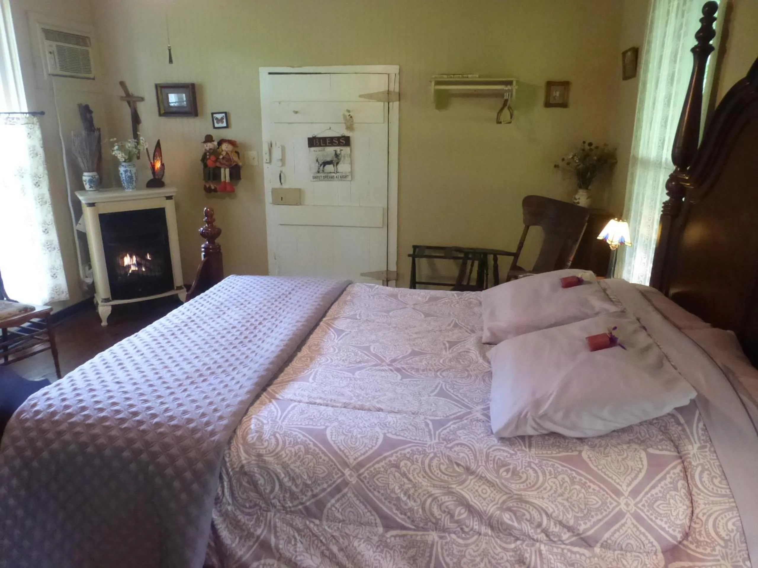 Bed in Mulberry Lavender Farm and B&B