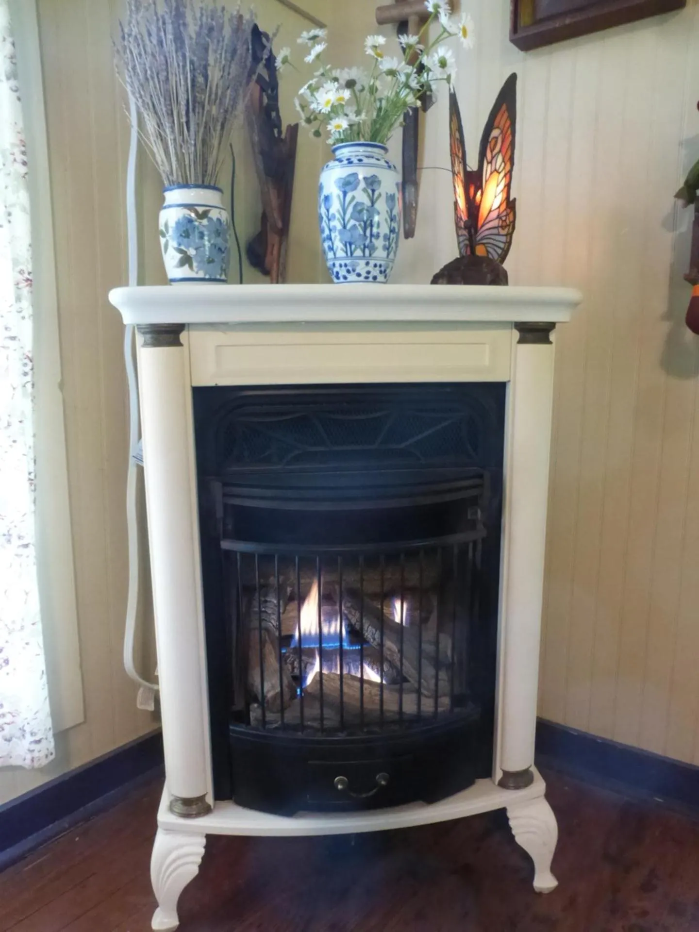 fireplace in Mulberry Lavender Farm and B&B