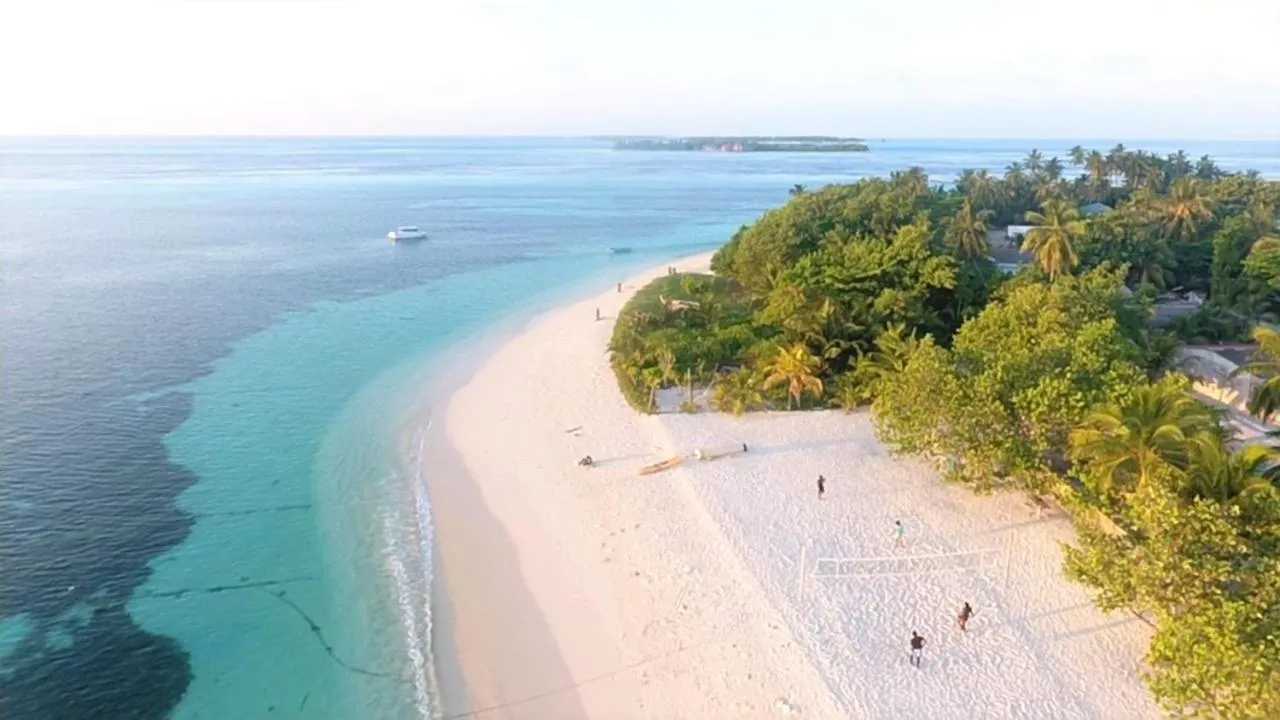Beach in PERLA Dhangethi