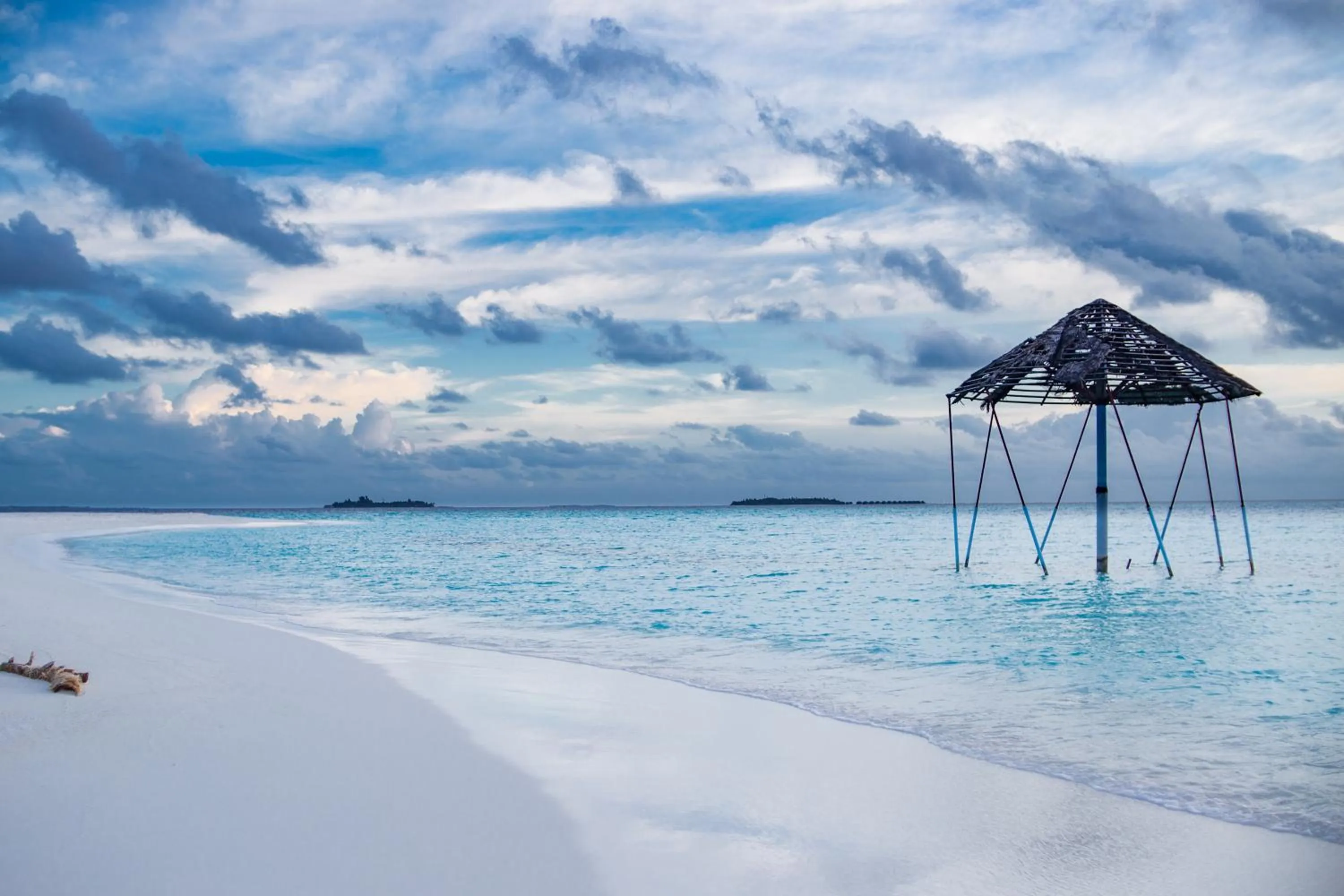 Beach in PERLA Dhangethi