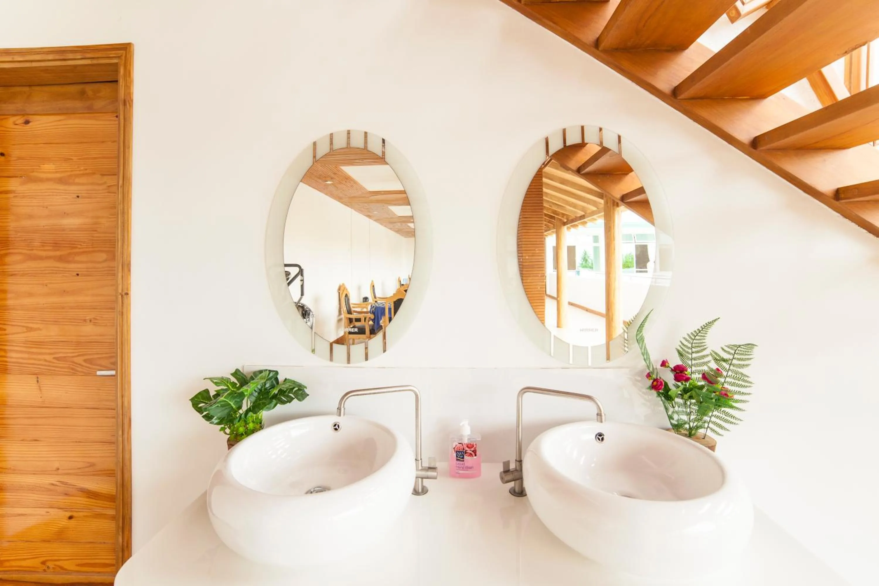 Restaurant/places to eat in PERLA Dhangethi