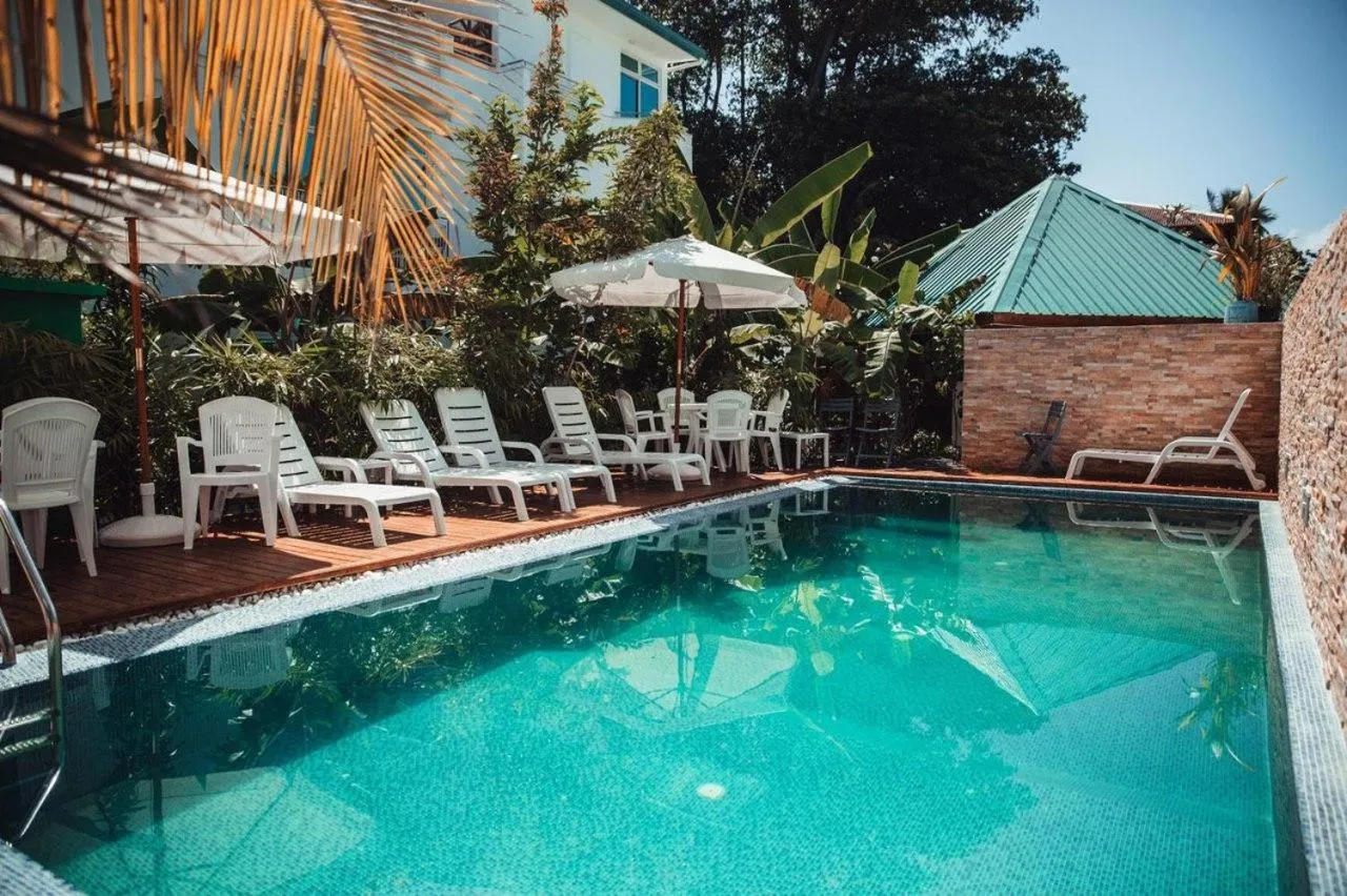 Swimming pool in PERLA Dhangethi