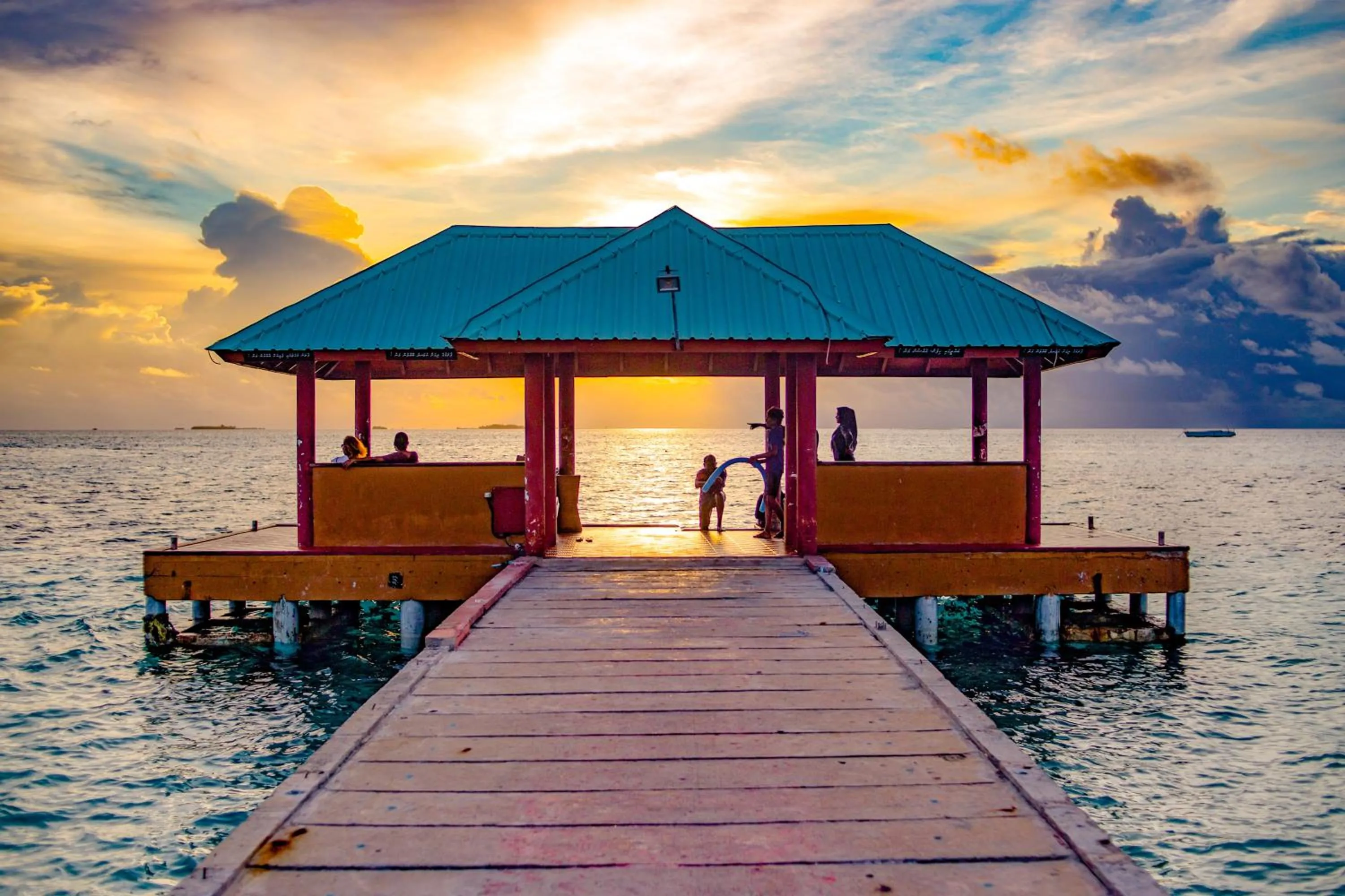 Sunset in PERLA Dhangethi