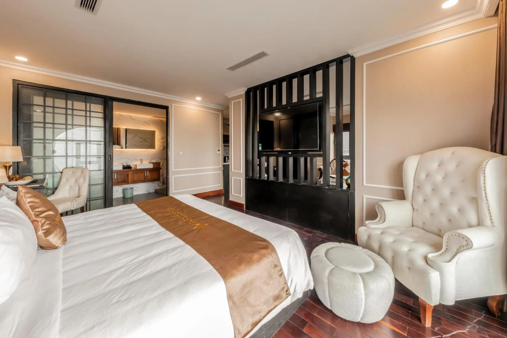 Bed in Mira Boutique Hotel Quy Nhon