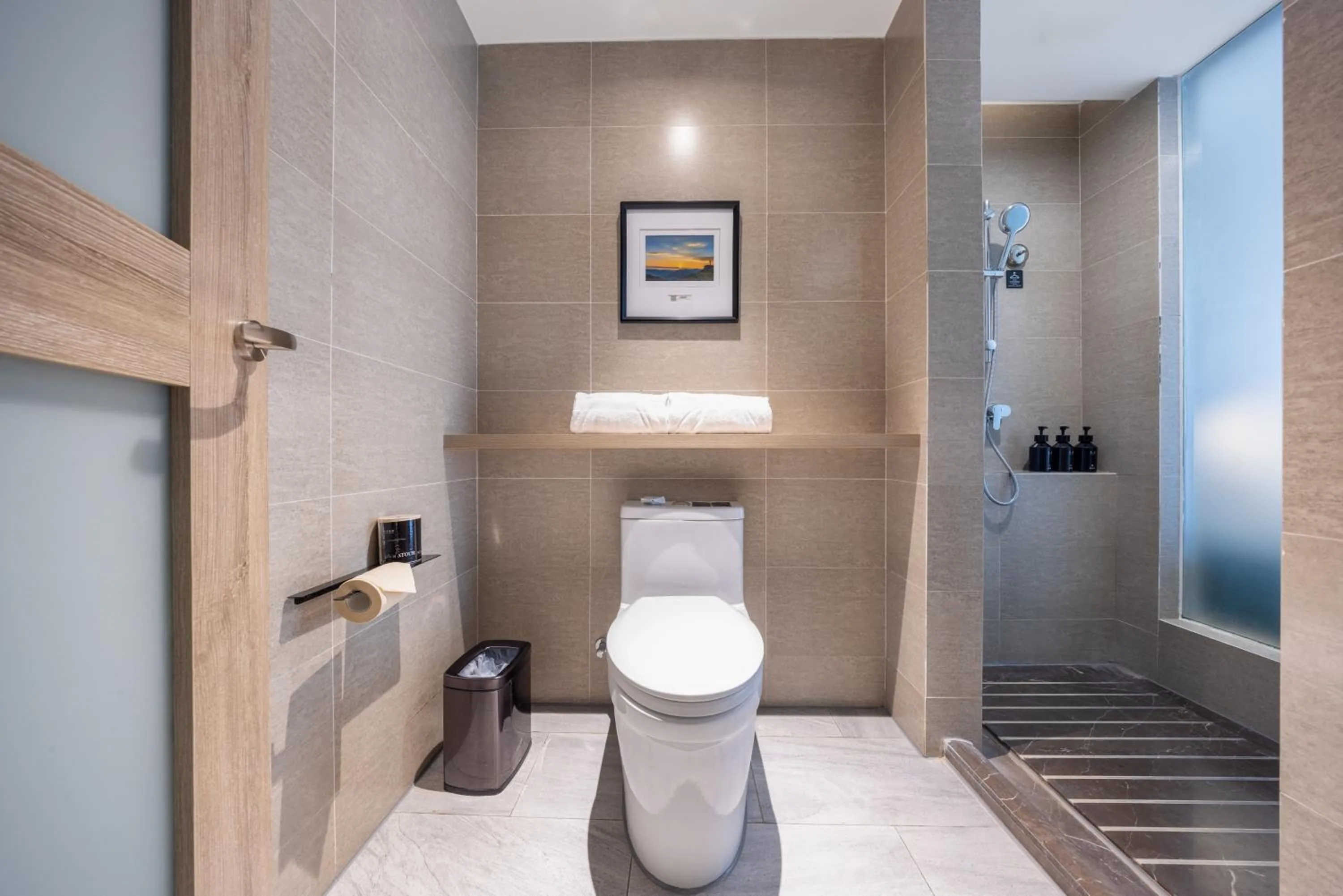 Toilet in Atour Hotel Kunming Dianchi Lake