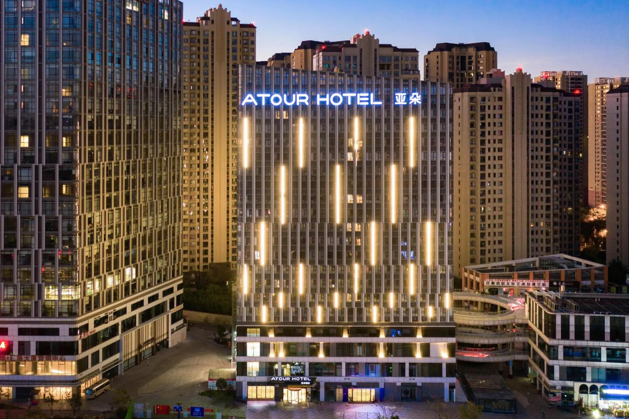 Property building in Atour Hotel Kunming Dianchi Lake