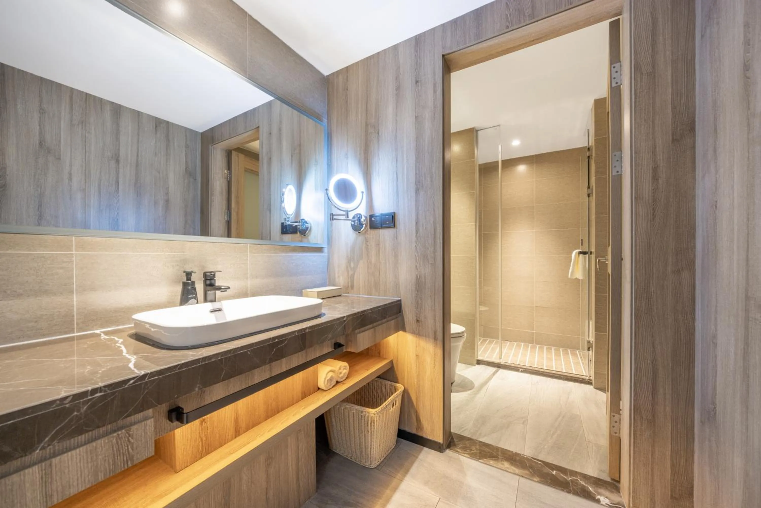 Toilet in Atour Hotel Kunming Dianchi Lake