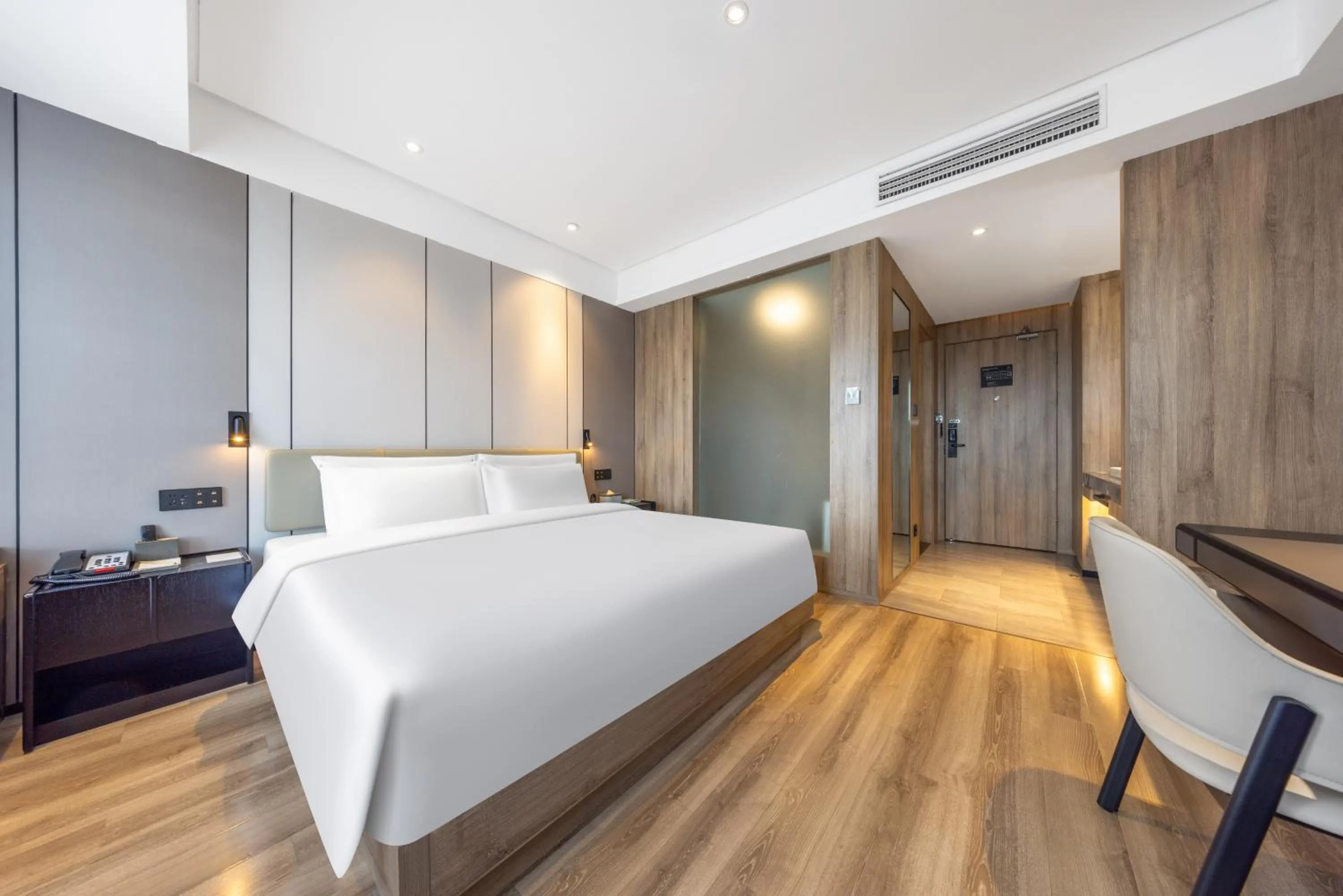 Photo of the whole room, Bed in Atour Hotel Kunming Dianchi Lake