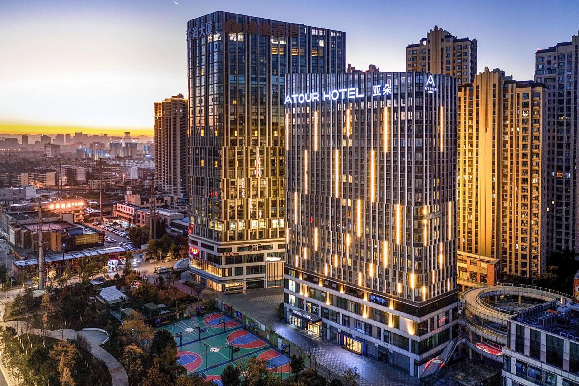 Property building in Atour Hotel Kunming Dianchi Lake