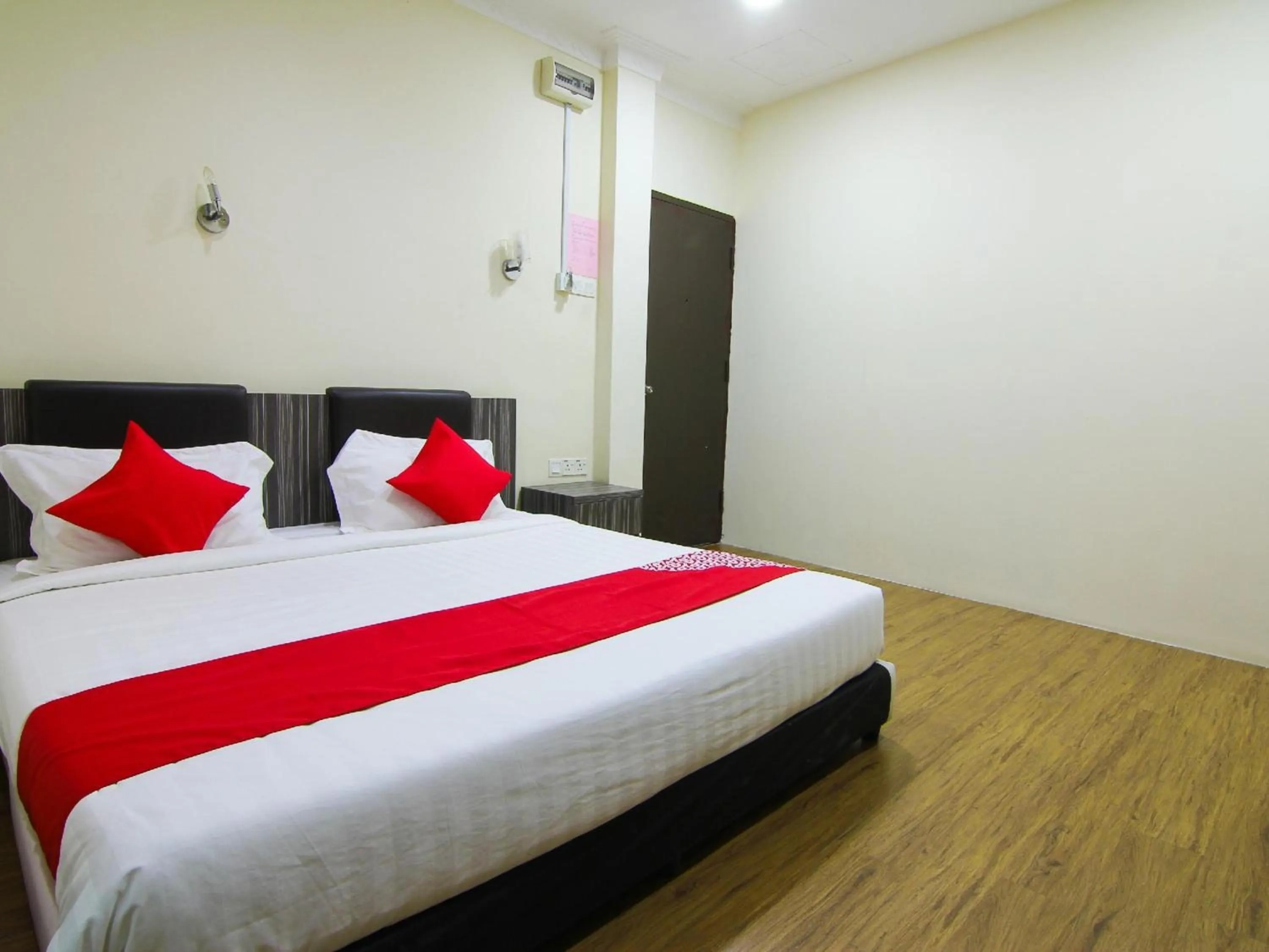 Deluxe Suite in Hotel O T P Hotel